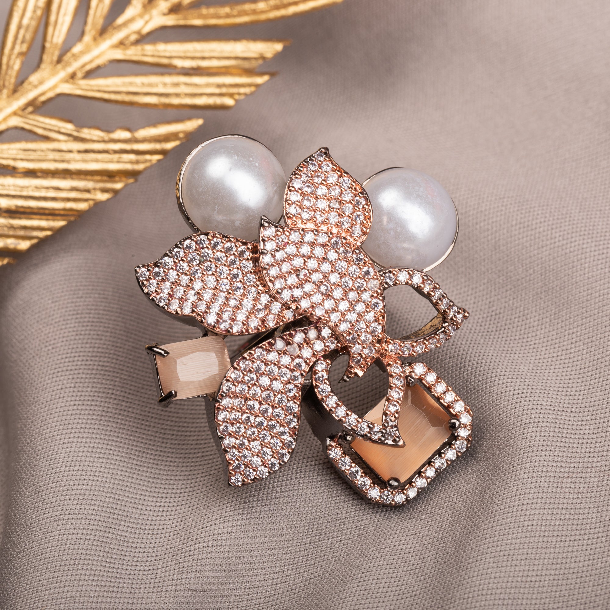 Elegant salmon zircon finger ring with pearls, combining sparkling elegance and soft sophistication."