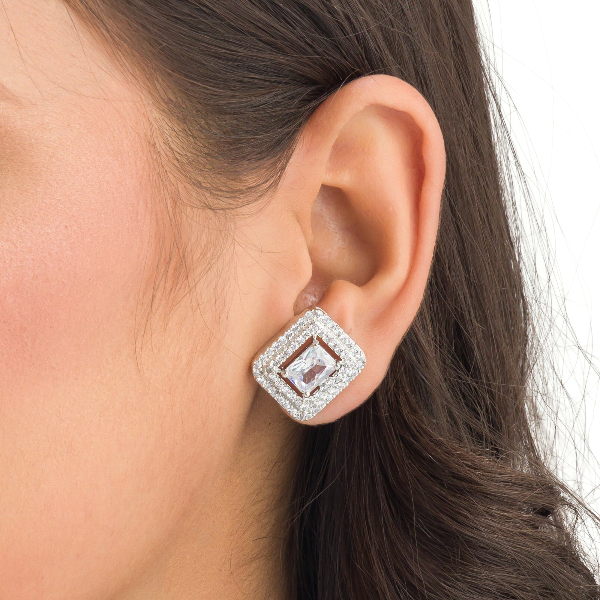 "White square zircon short necklace offers vibrant, chic elegance."