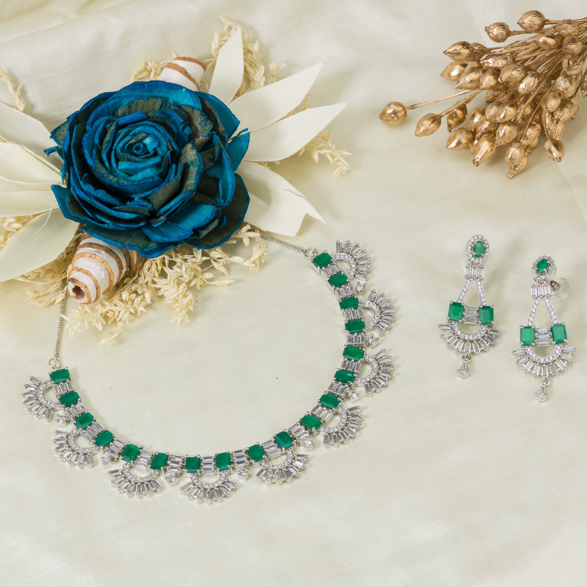 "Green and white zircon necklace in silver delivers a refined, striking elegance."