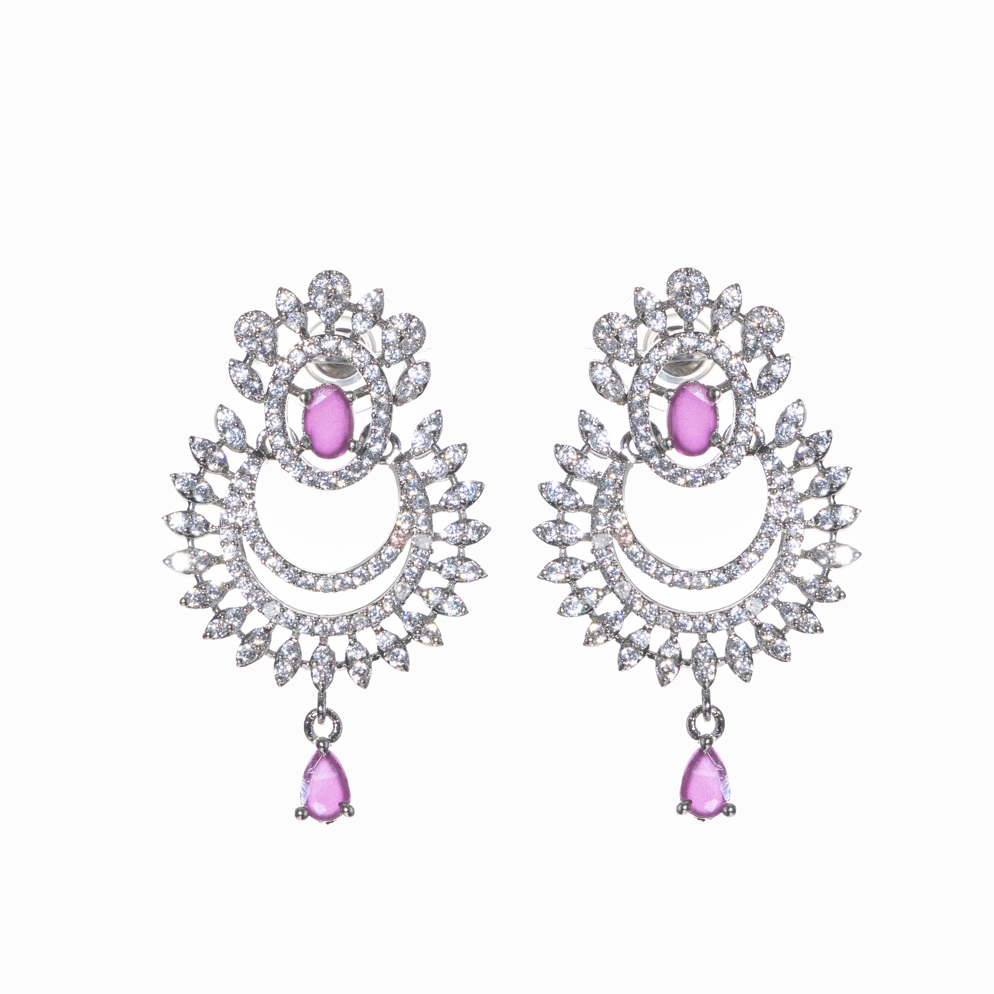 "Zircon necklace with leaf motifs exudes natural elegance and timeless beauty."