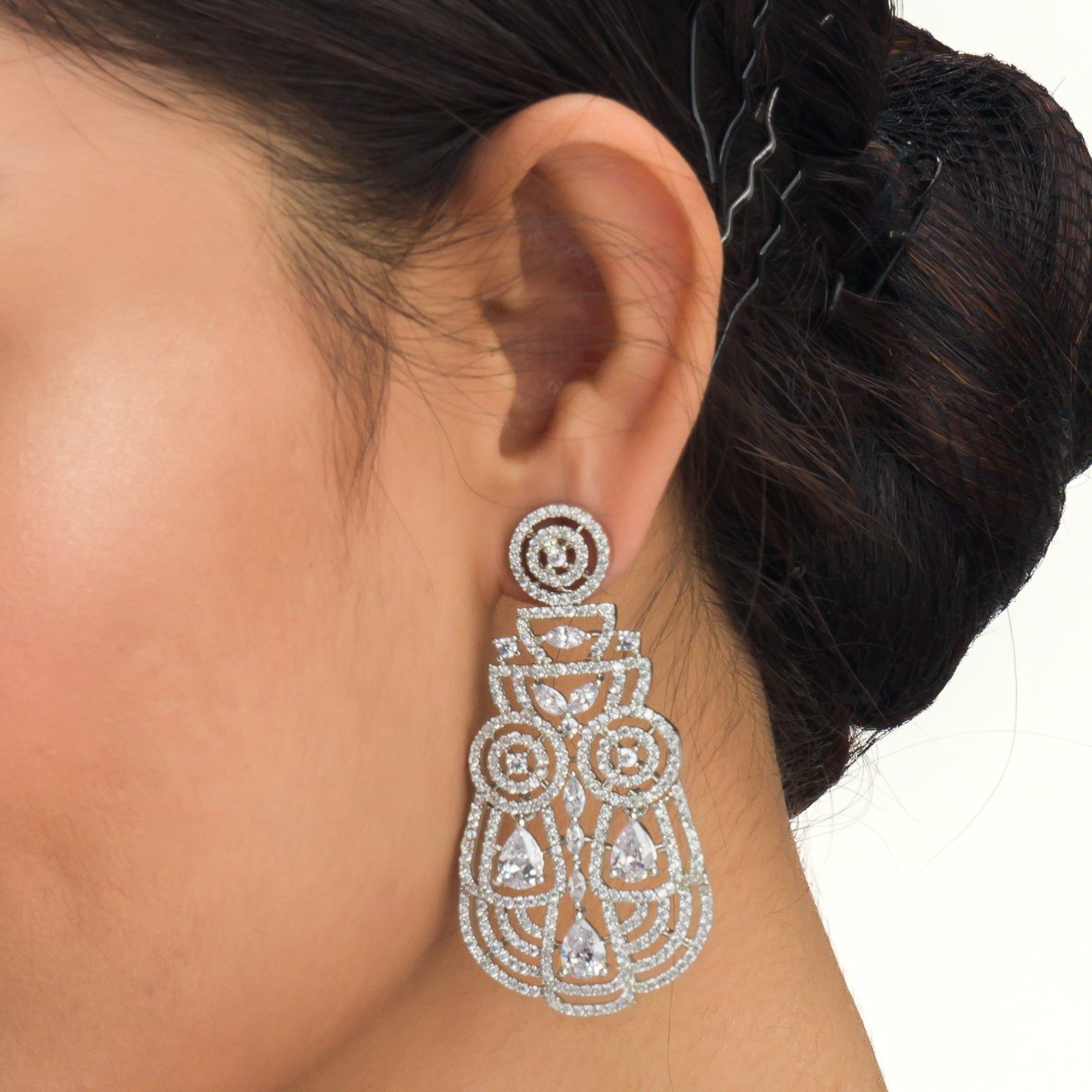 "Heavy white zircon necklace exudes timeless brilliance and sophisticated allure."