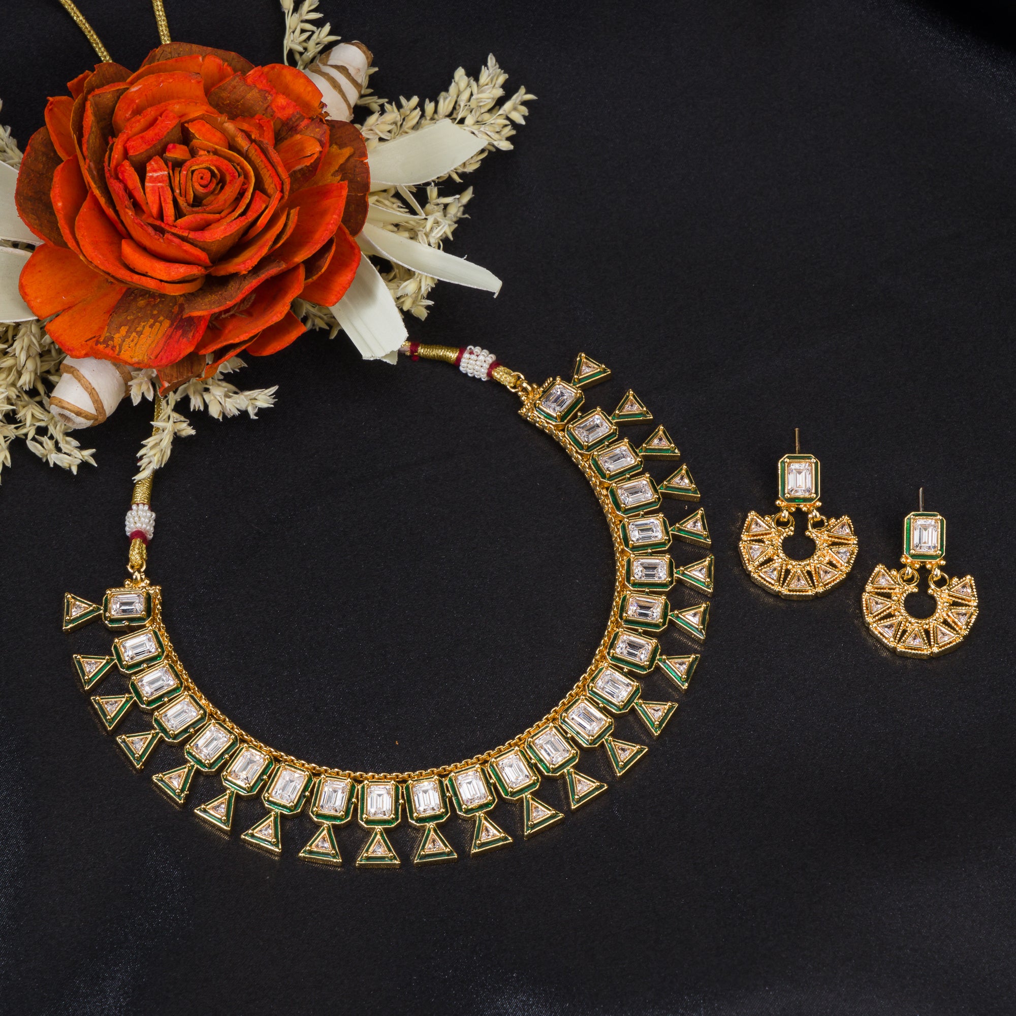 White zircon stone with a green border adds a bold and striking touch of elegance.