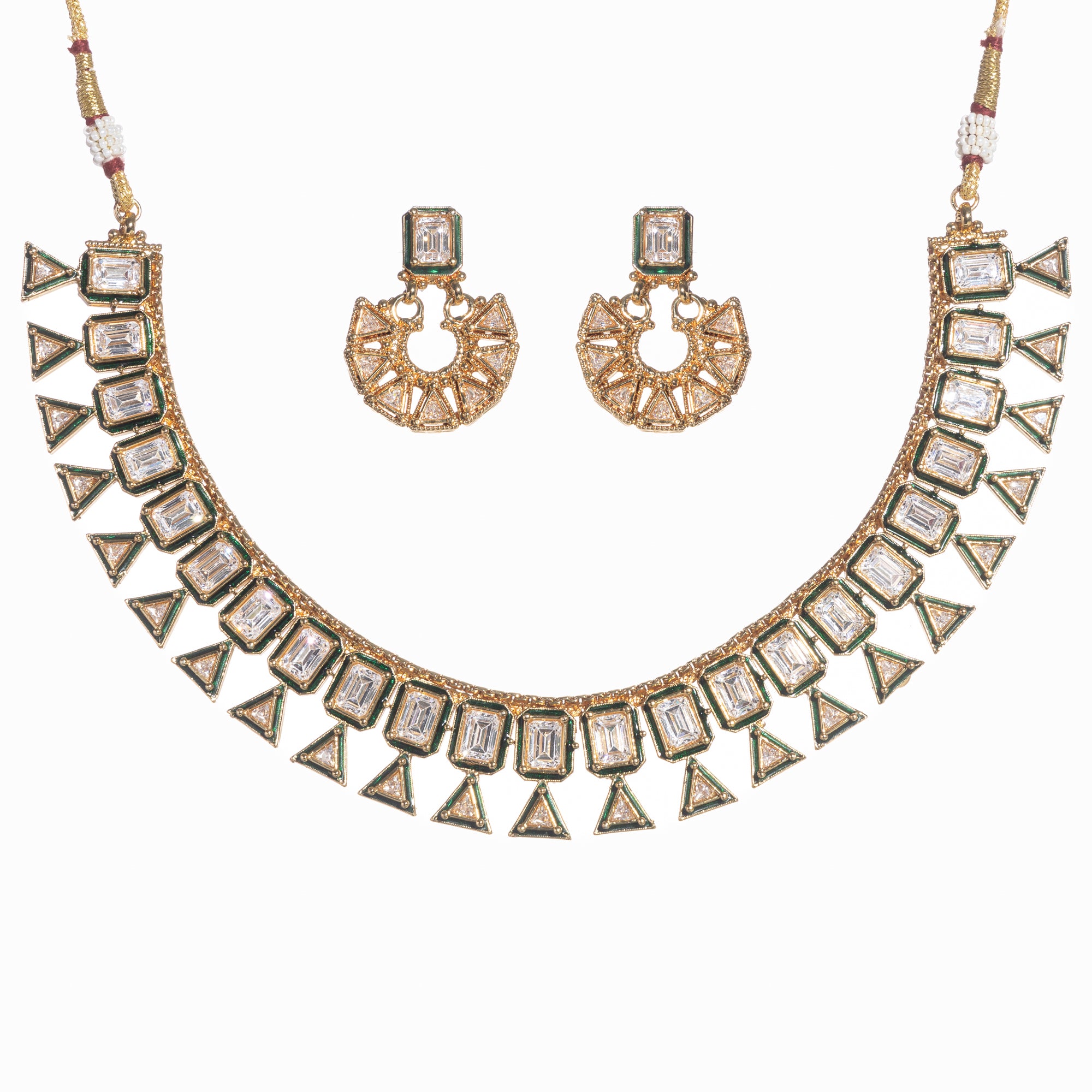 White zircon stone with a green border adds a bold and striking touch of elegance.