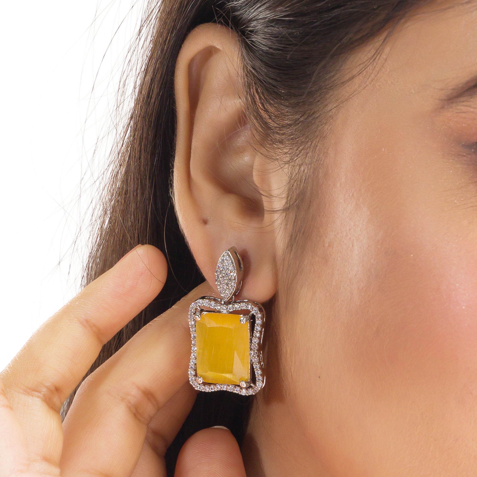 Yellow and white zircon necklace dazzles with vibrant contrast, perfect for party occasions