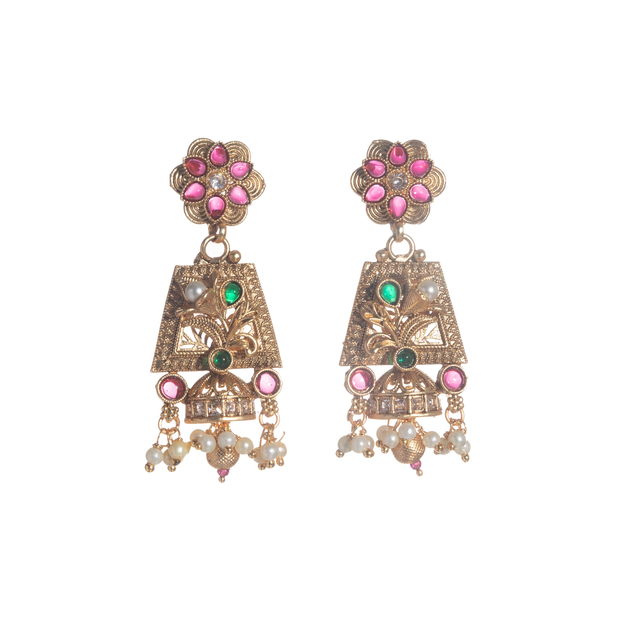 Long golden necklace with refined polish delivers a timeless, luxurious festival look.