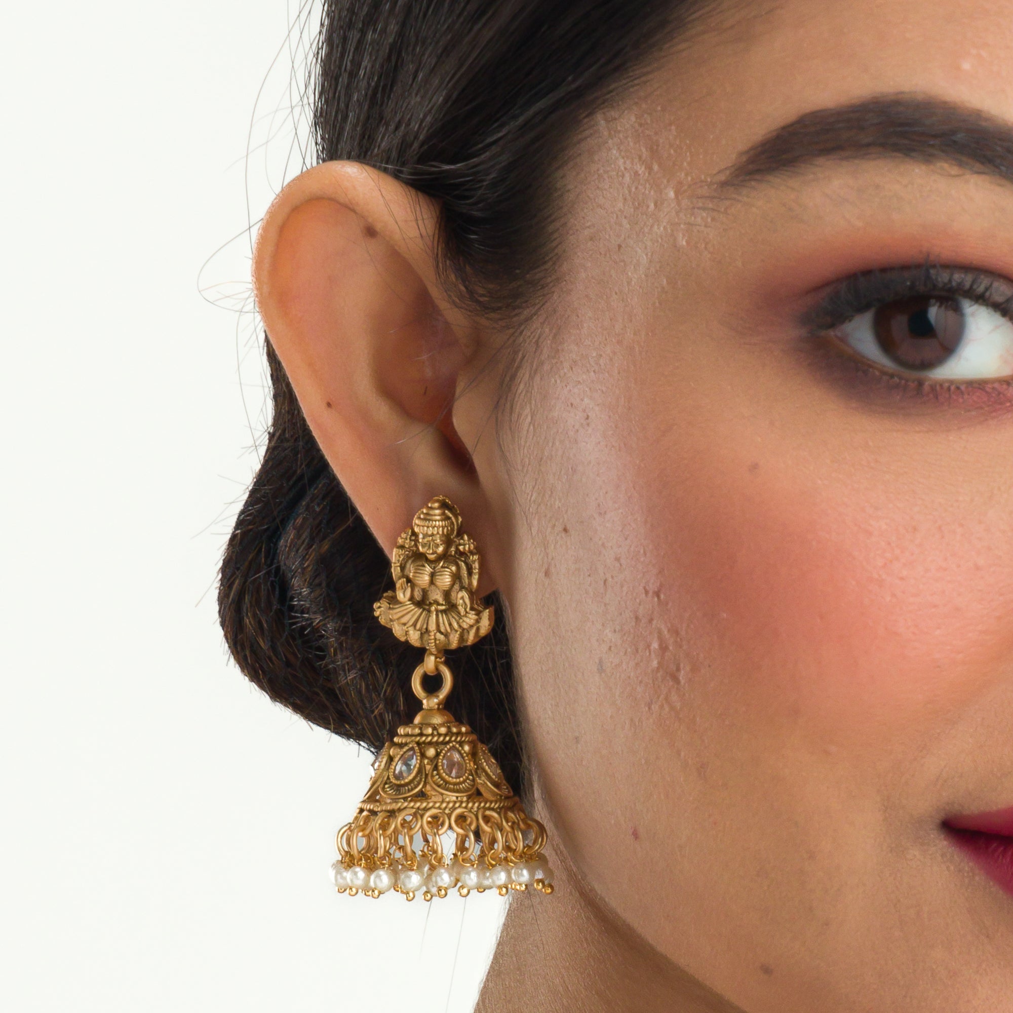 Graceful temple necklace with white pearls adds a touch of classic festival sophistication.