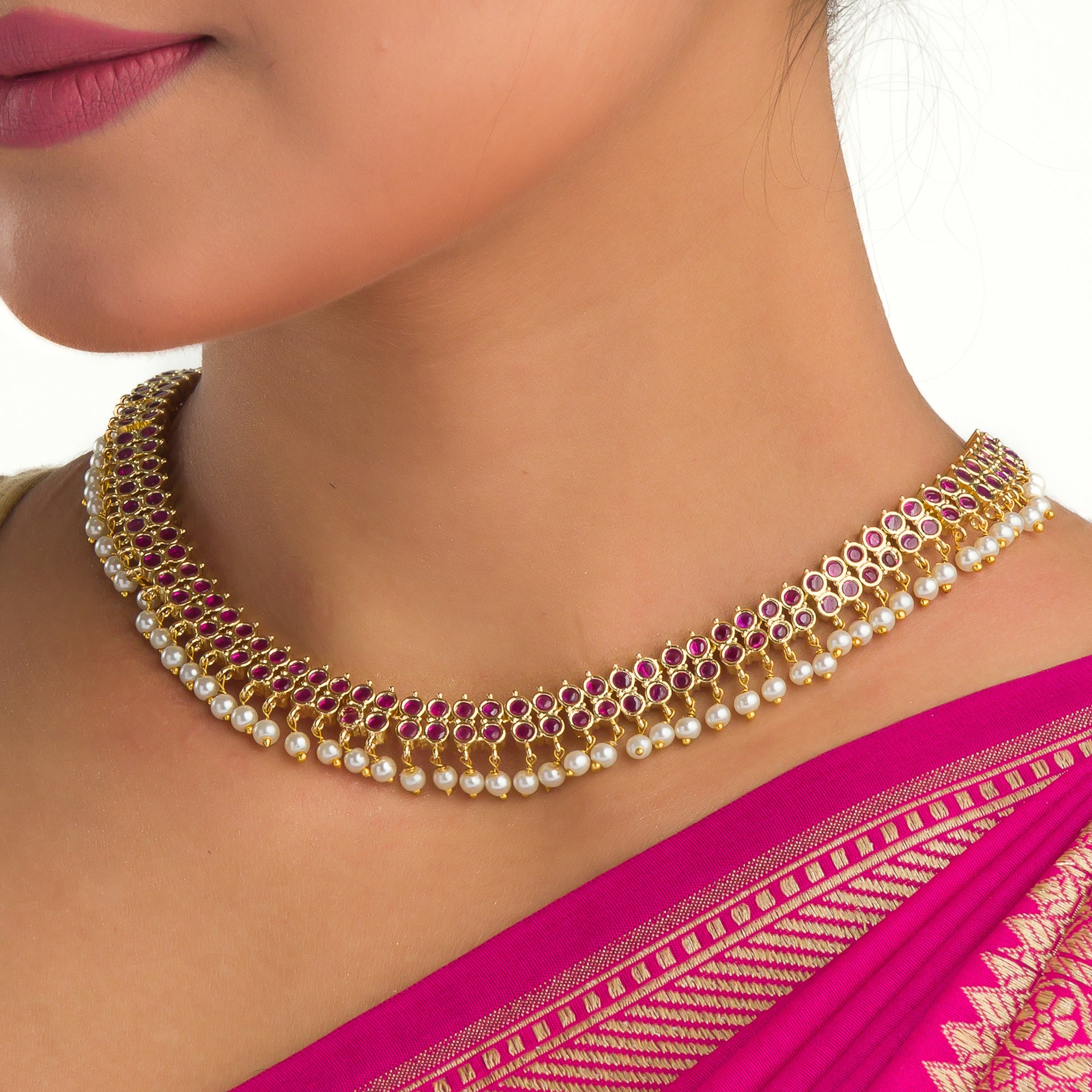 PINK GOLD TONE SHORT JEWELRY OFFERS SUBTLE, CHIC SOPHISTICATION.