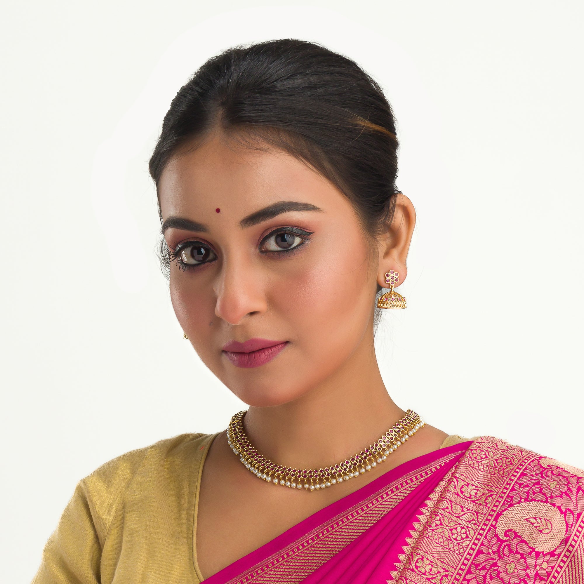 PINK GOLD TONE SHORT JEWELRY OFFERS SUBTLE, CHIC SOPHISTICATION.