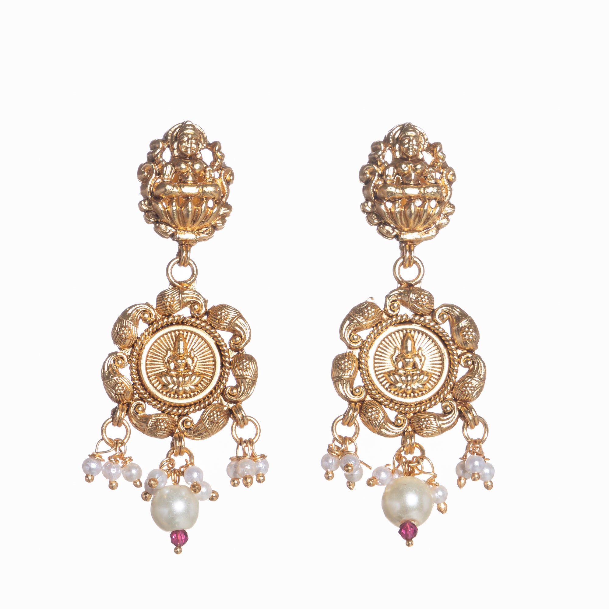 Intricate coin-style temple necklace highlights classic craftsmanship and timeless tradition.