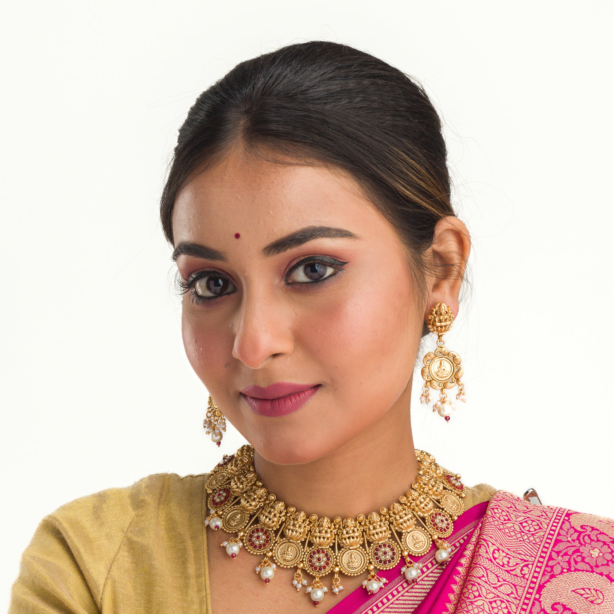 Intricate coin-style temple necklace highlights classic craftsmanship and timeless tradition.