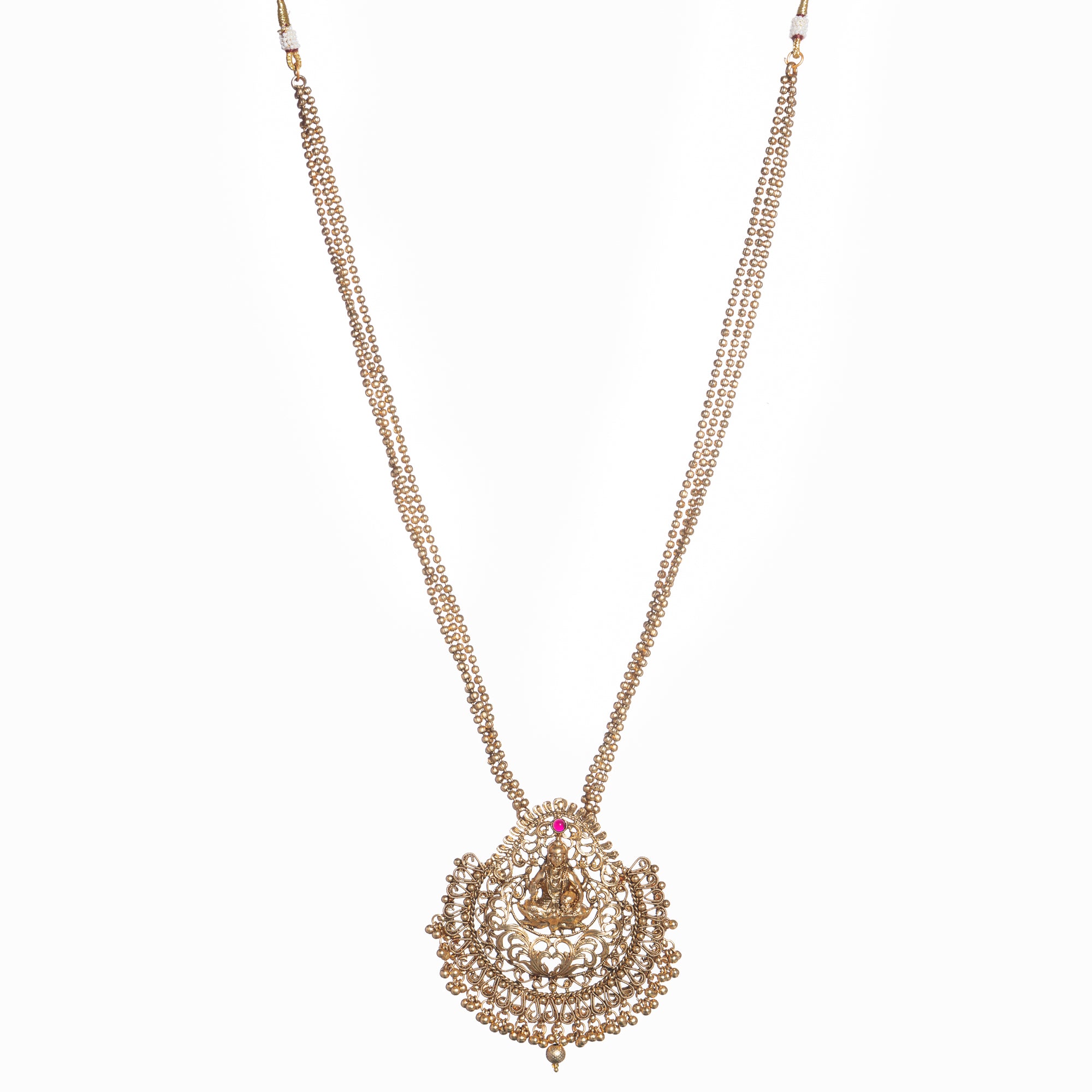 Long temple necklace showcases detailed artistry, perfect for a regal festive look.