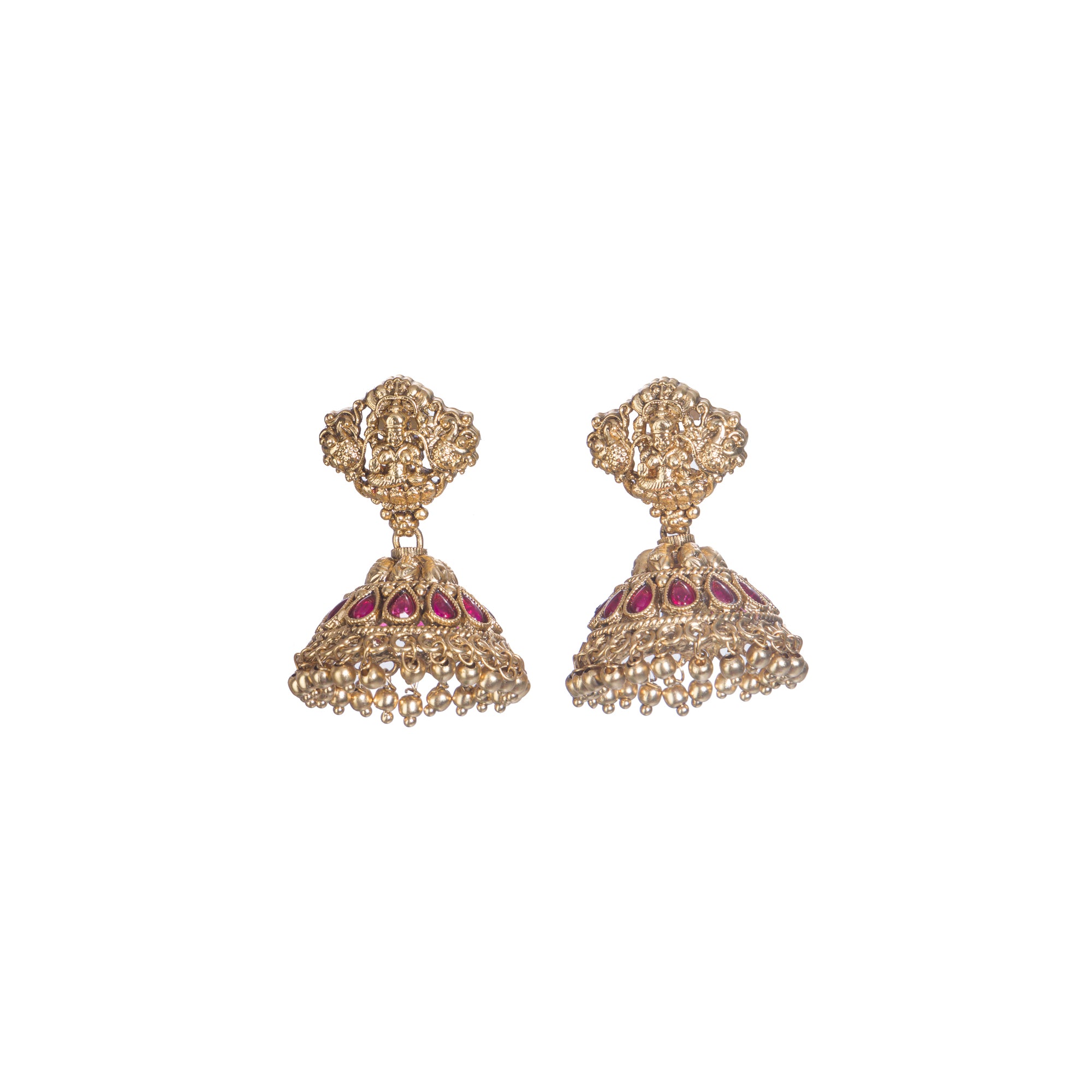 Temple necklace with intricate craftsmanship adds timeless elegance to your festive ensemble.