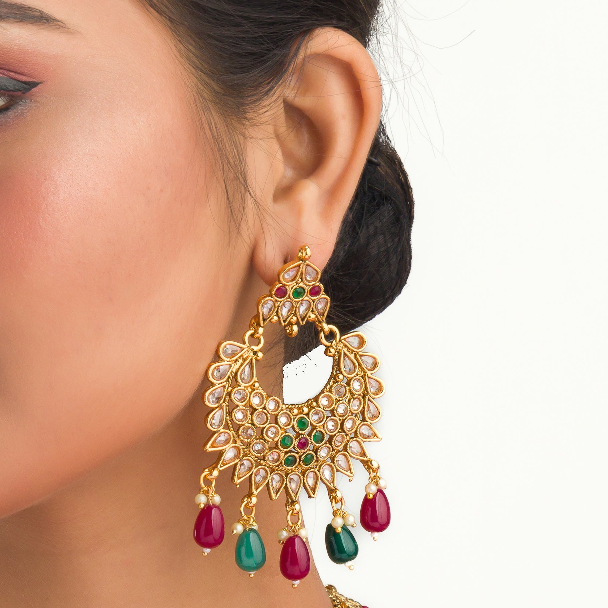 Kundan choker with maroon and green stones offers a regal and vibrant festival look.