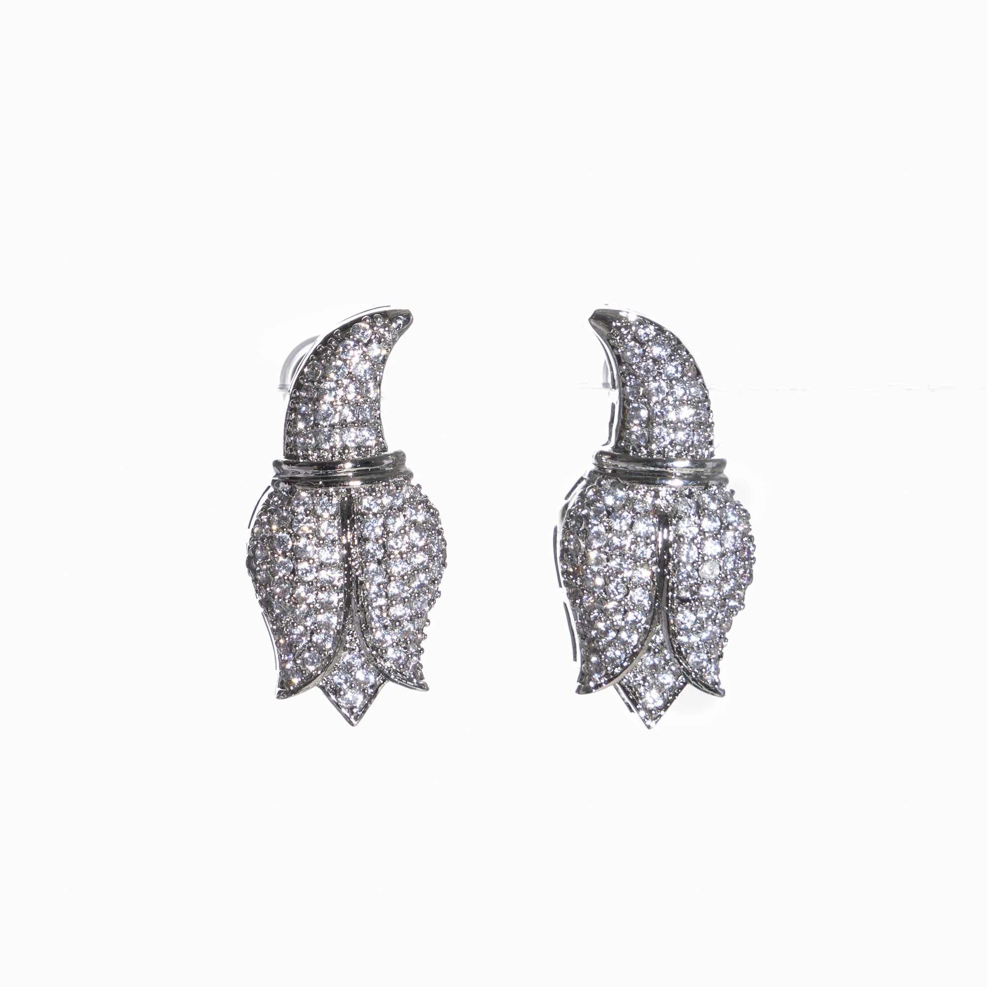 Trendy long grey zircon necklace with silver accents offers sleek, modern sophistication.