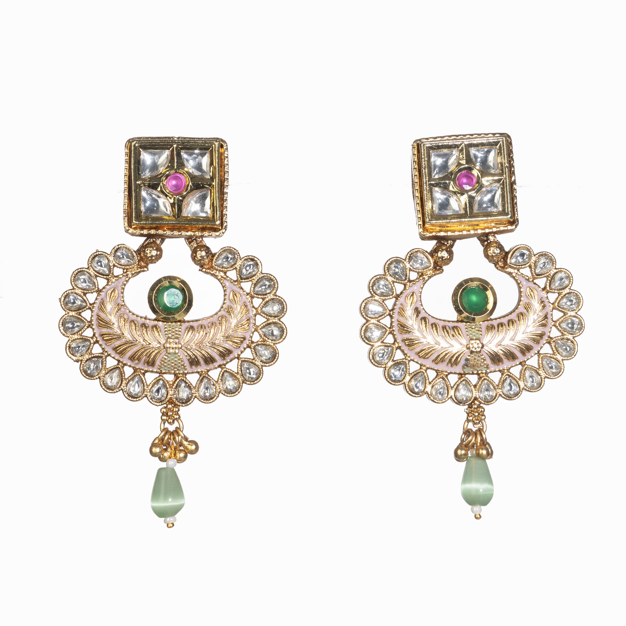 Trendy gold-tone necklace for a chic and casual style statement.