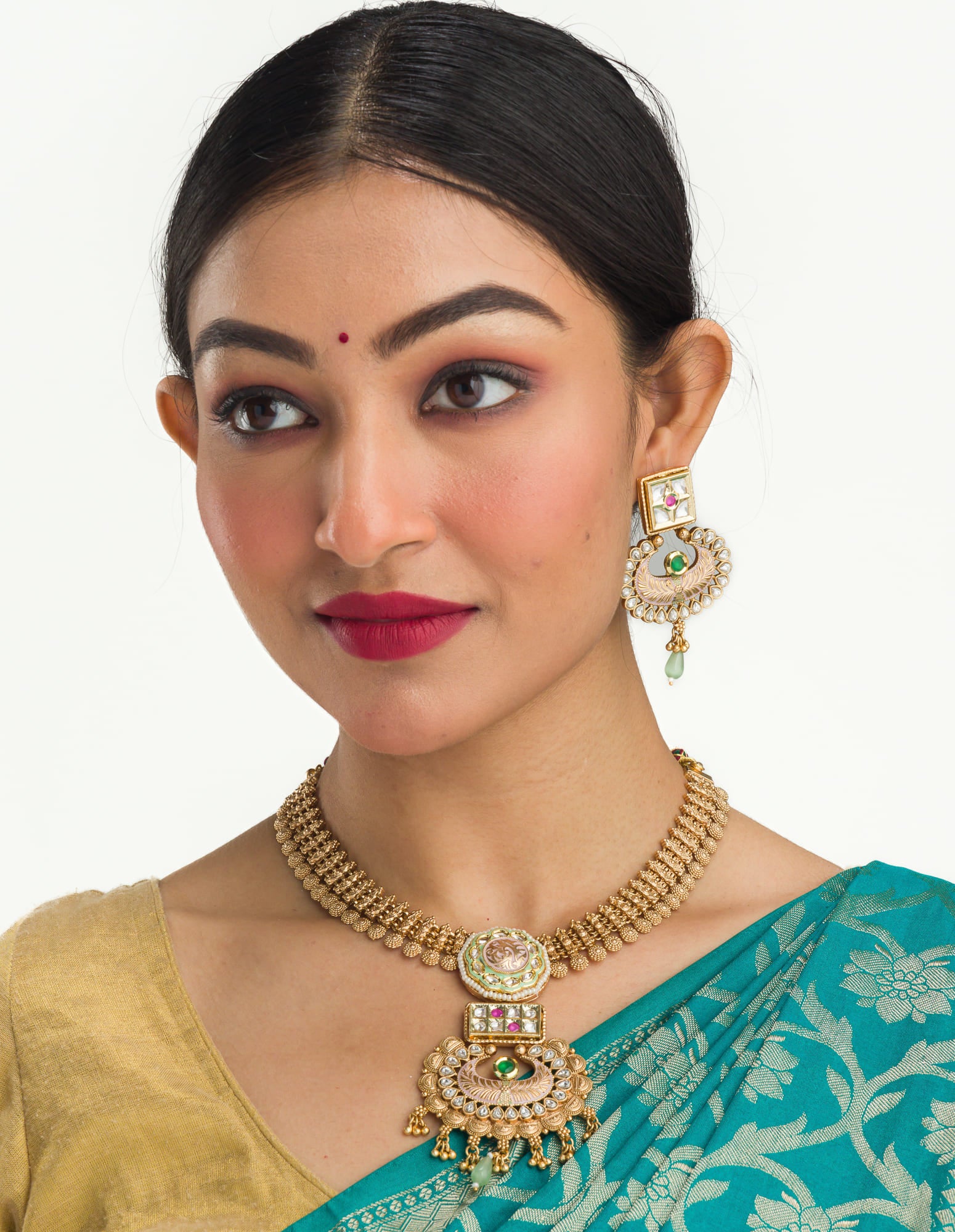 Trendy gold-tone necklace for a chic and casual style statement.