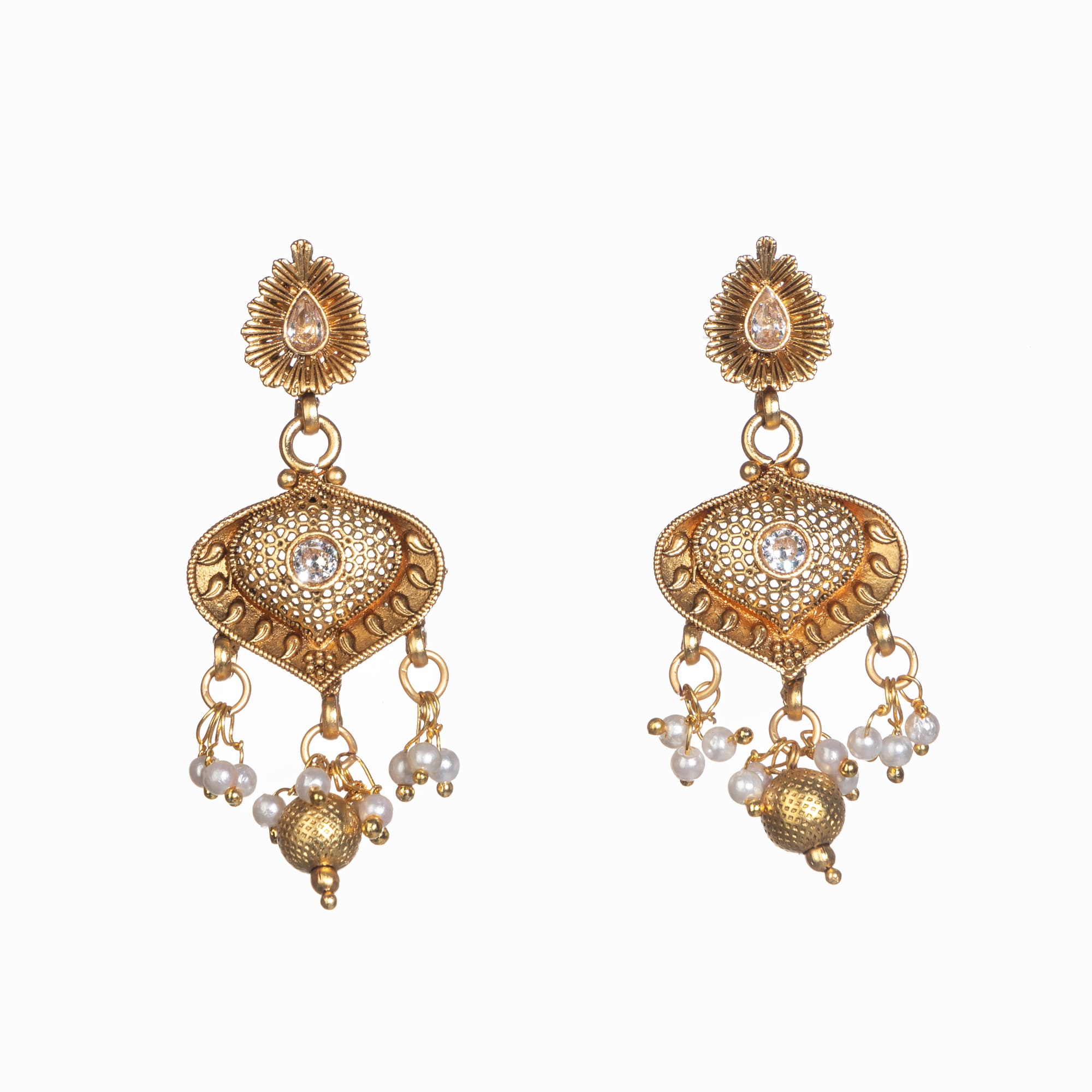 "Elegant goldtone necklace with lustrous pearls for timeless sophistication."