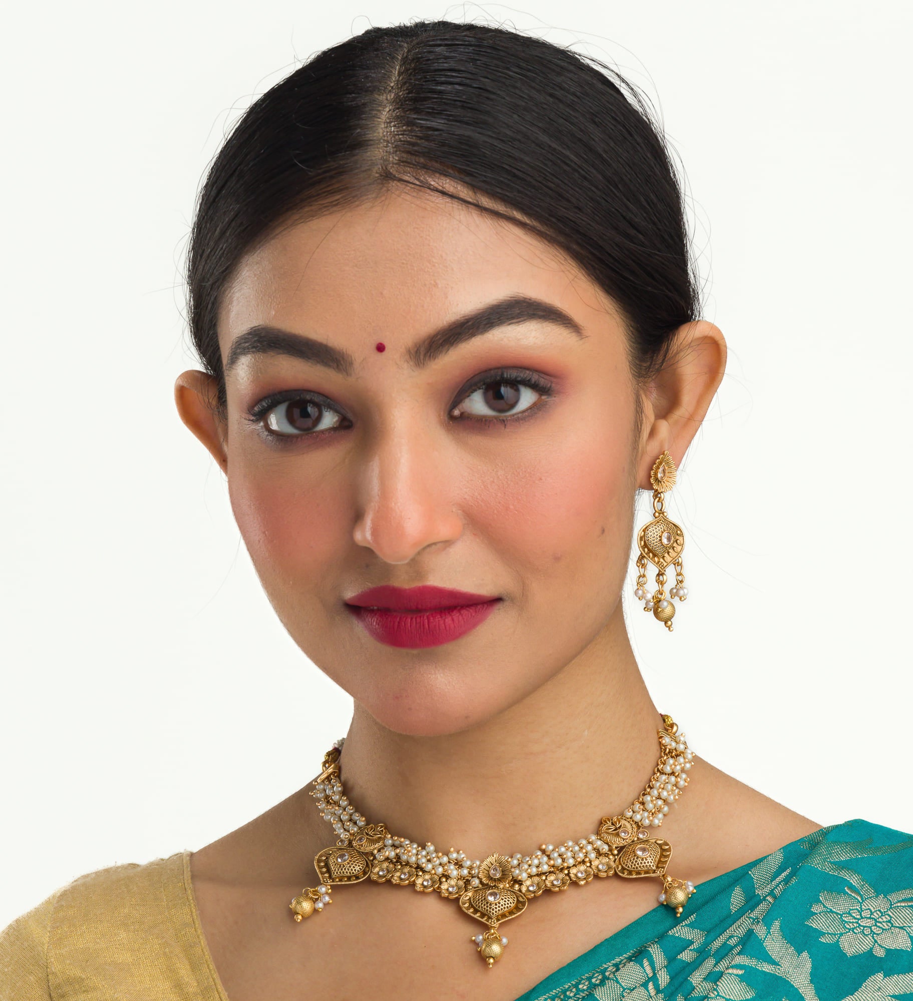 "Elegant goldtone necklace with lustrous pearls for timeless sophistication."