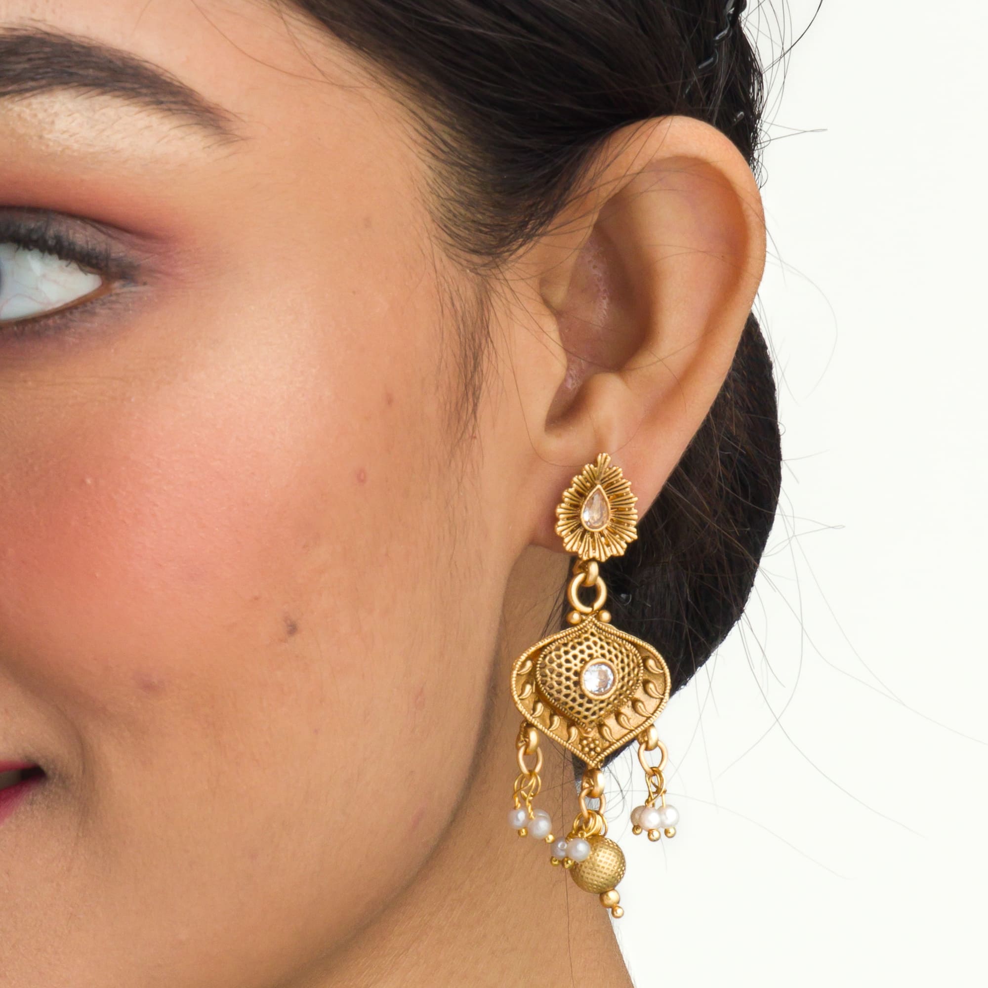 "Elegant goldtone necklace with lustrous pearls for timeless sophistication."