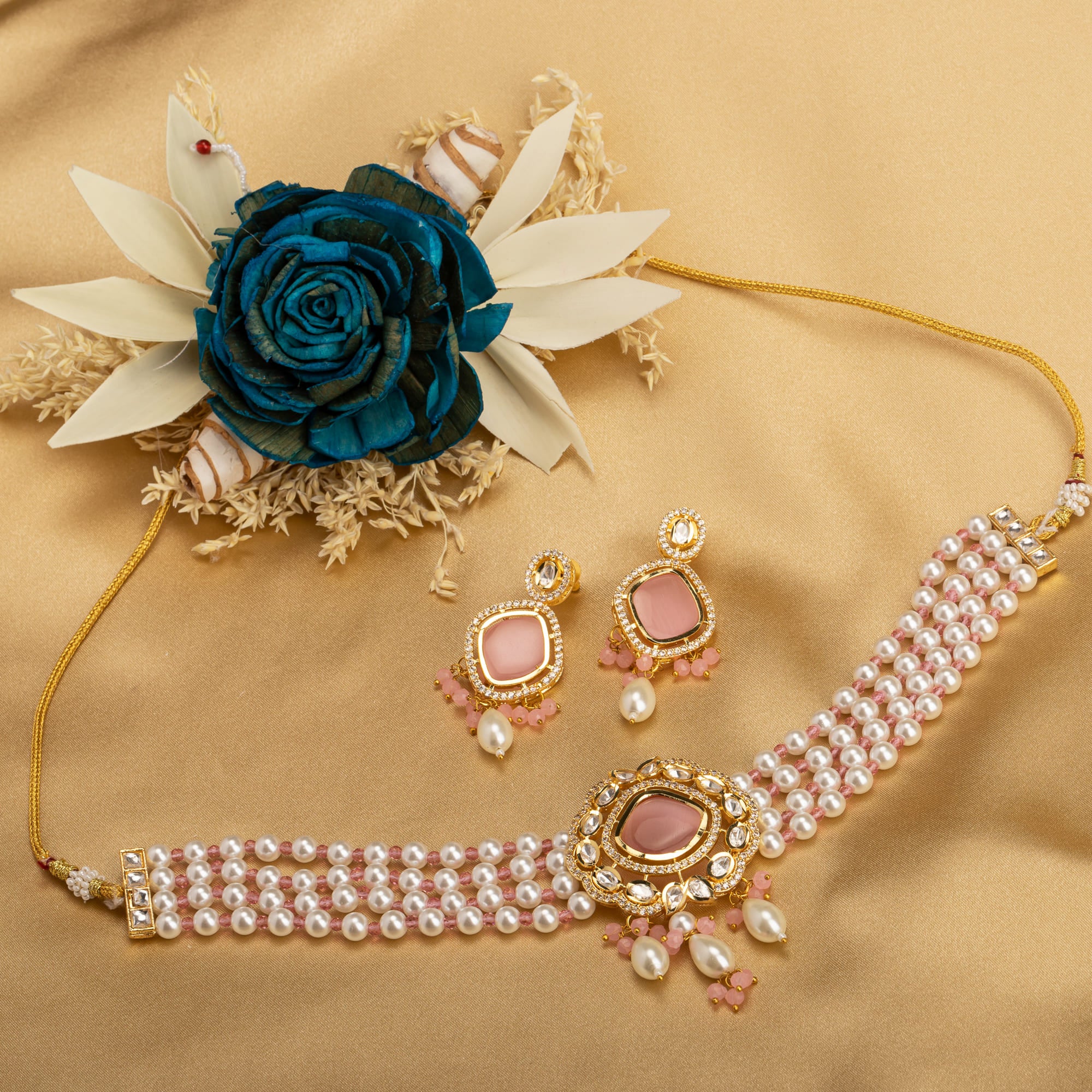 "White pearl necklace with a pink stone, combining classic and vibrant elegance."