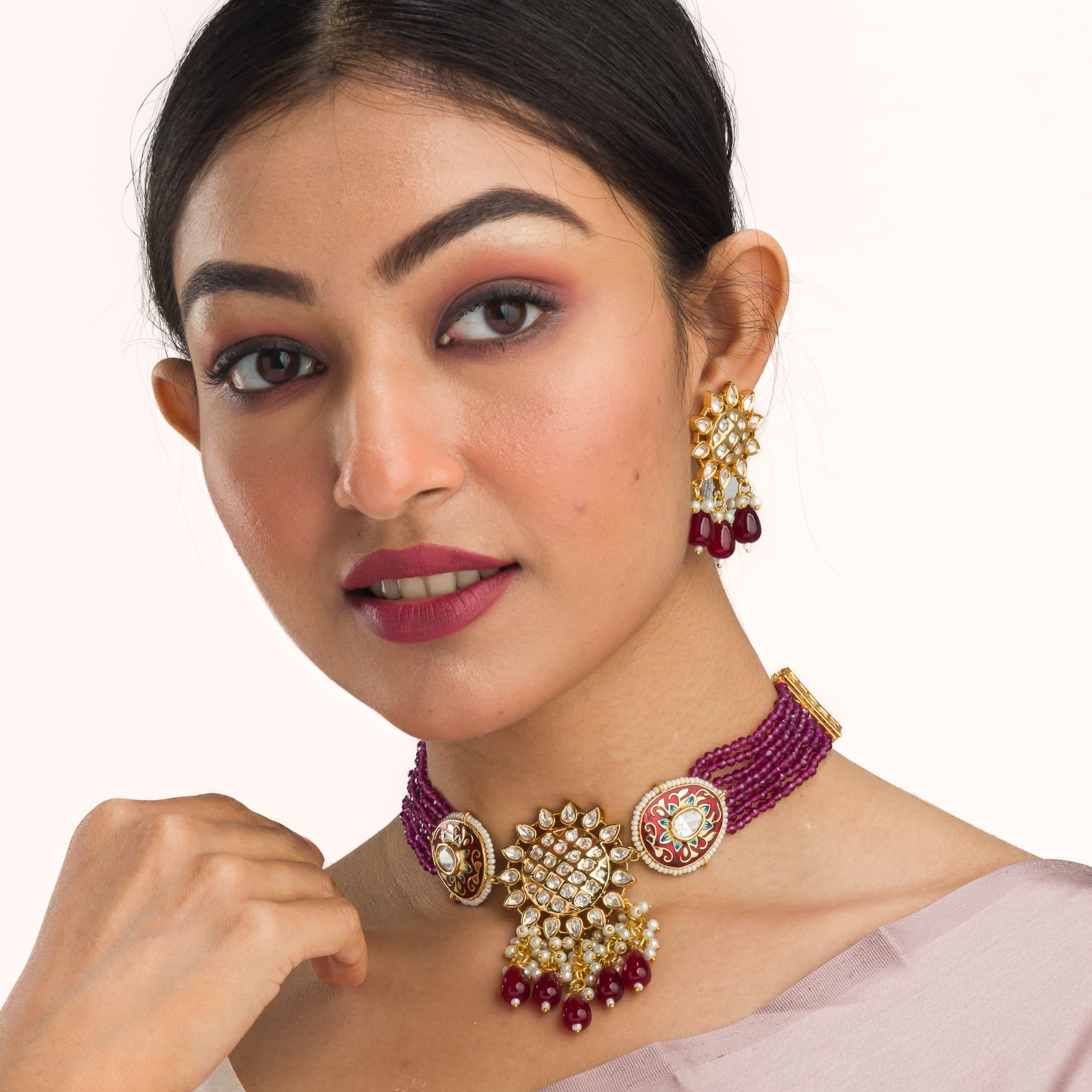 Pink kundan choker with gold-tone polish for a vibrant, elegant style.