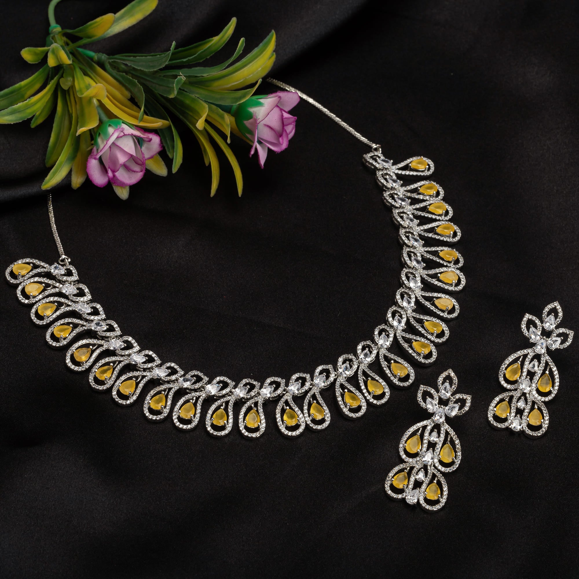 Yellow and white zircon stones create a dazzling contrast in this elegant necklace.
