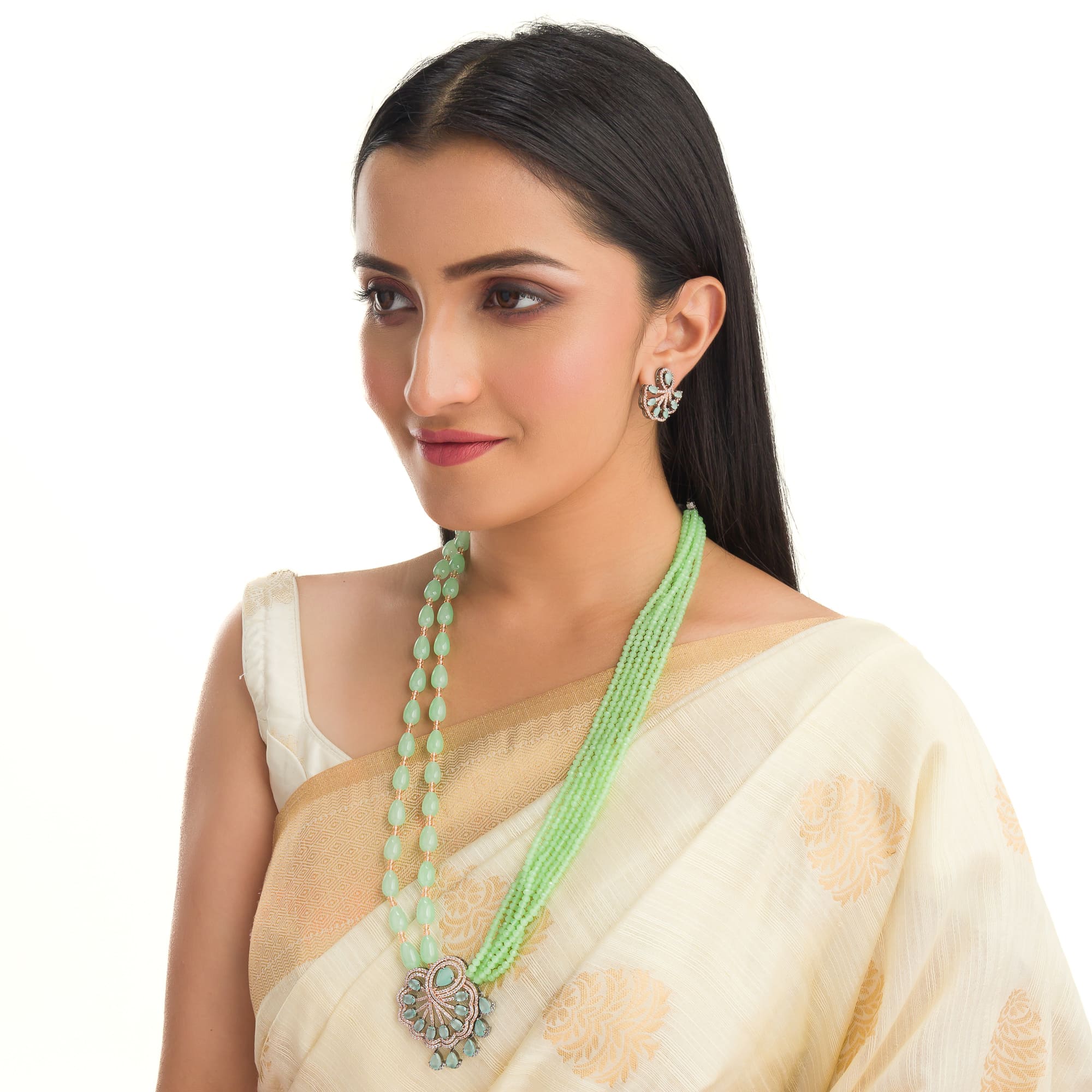 "Light green pearl long necklace in rose gold for a fresh, elegant look."