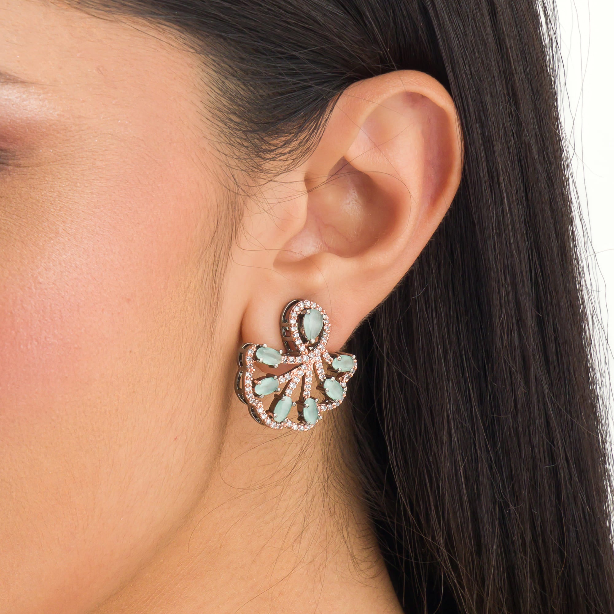 "Light green pearl long necklace in rose gold for a fresh, elegant look."