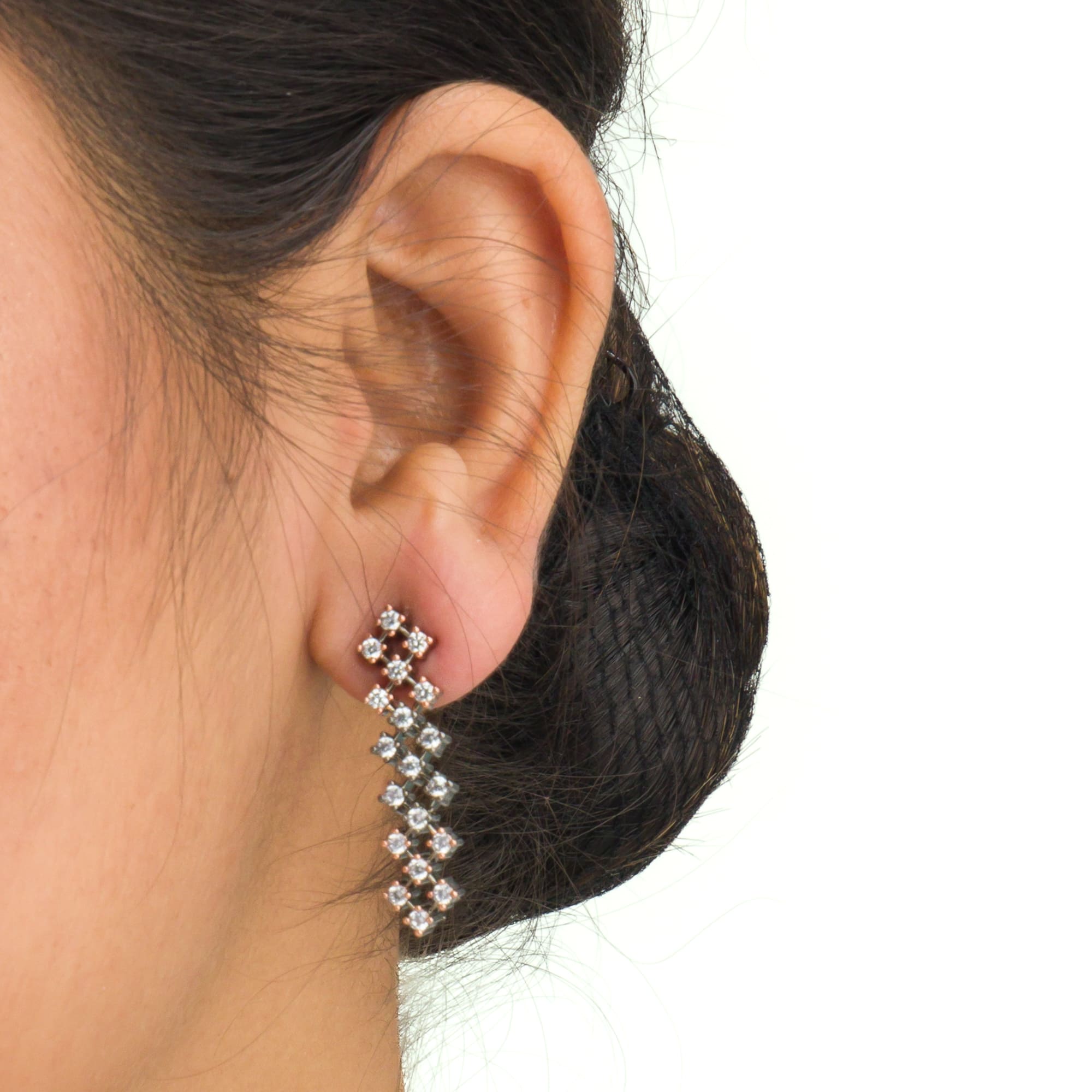 "Zircon short necklace sparkles with elegant refinement and shine."