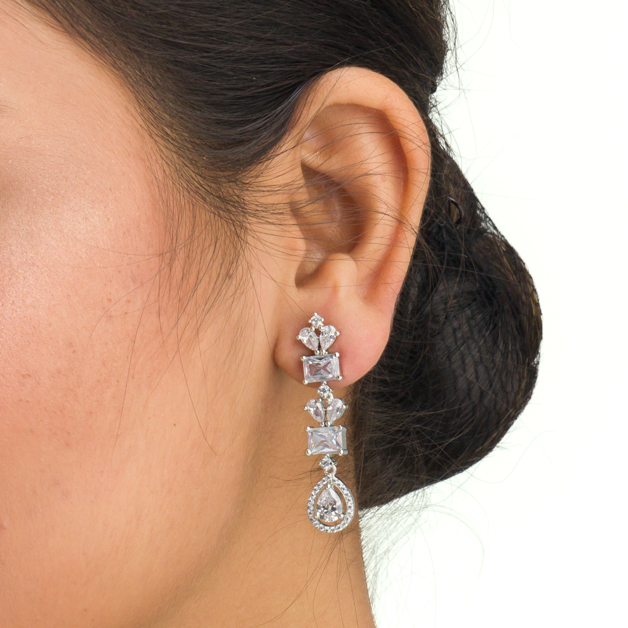 Elegant silver zircon necklace offering rich sophistication for a timeless look