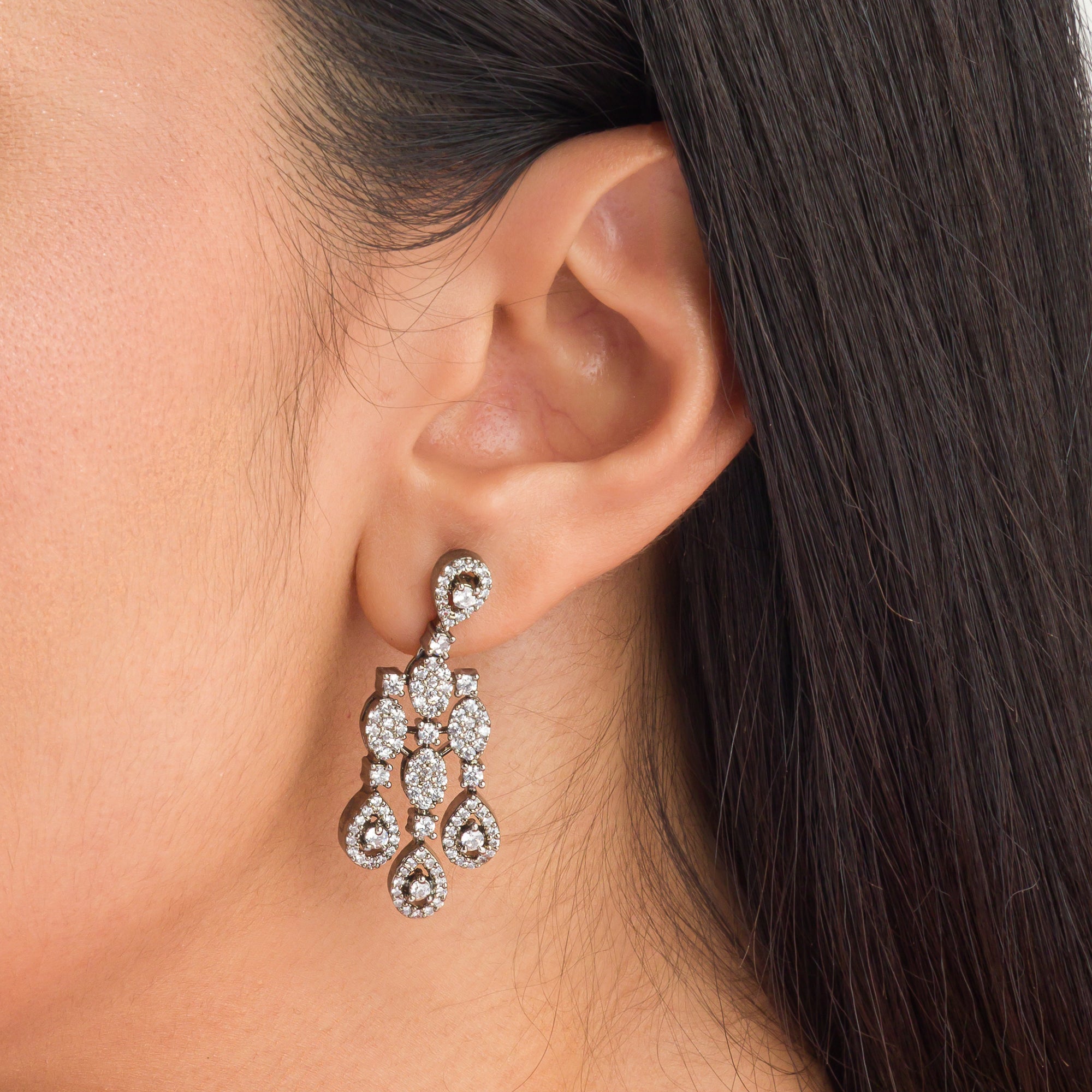 Bold black zircon necklace offering a striking and sophisticated contrast for festivals.