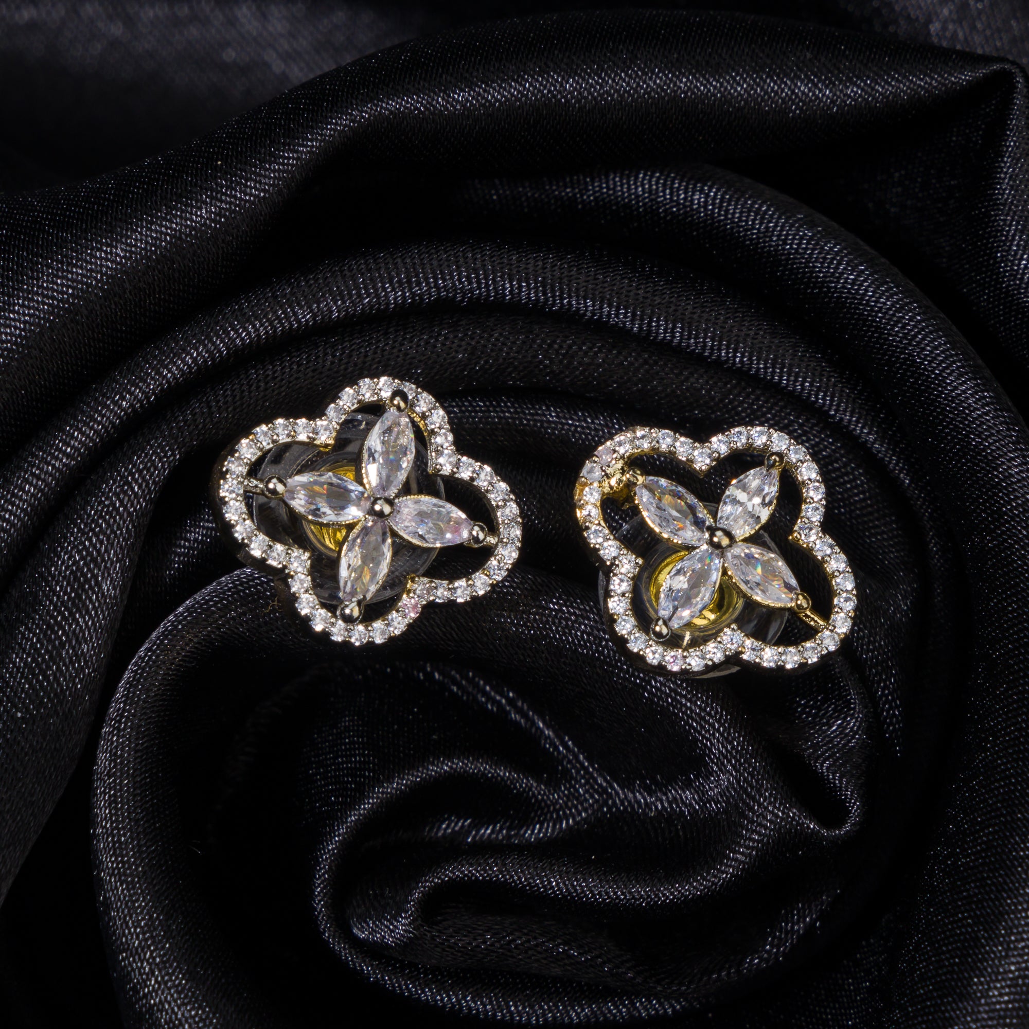 Gold-plated zircon earrings with dazzling sparkle for a warm, luxurious finish.