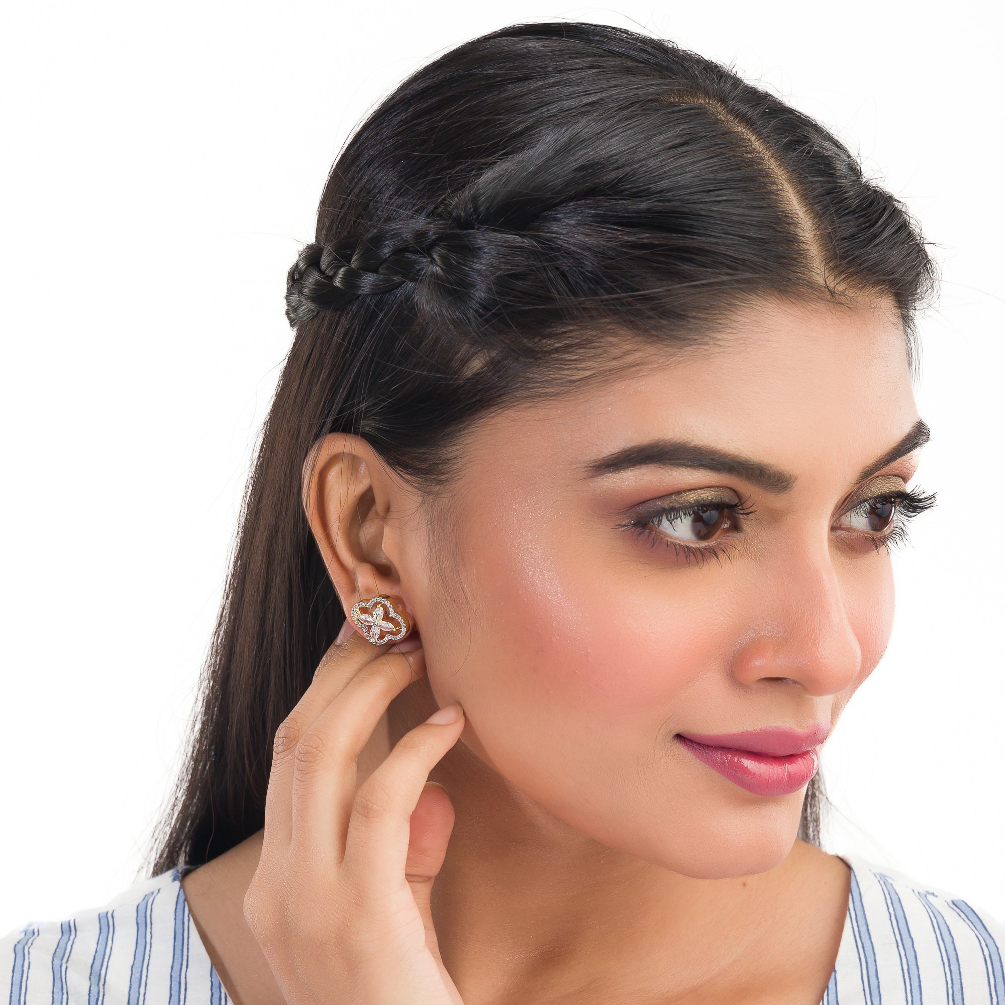 Gold-plated zircon earrings with dazzling sparkle for a warm, luxurious finish.