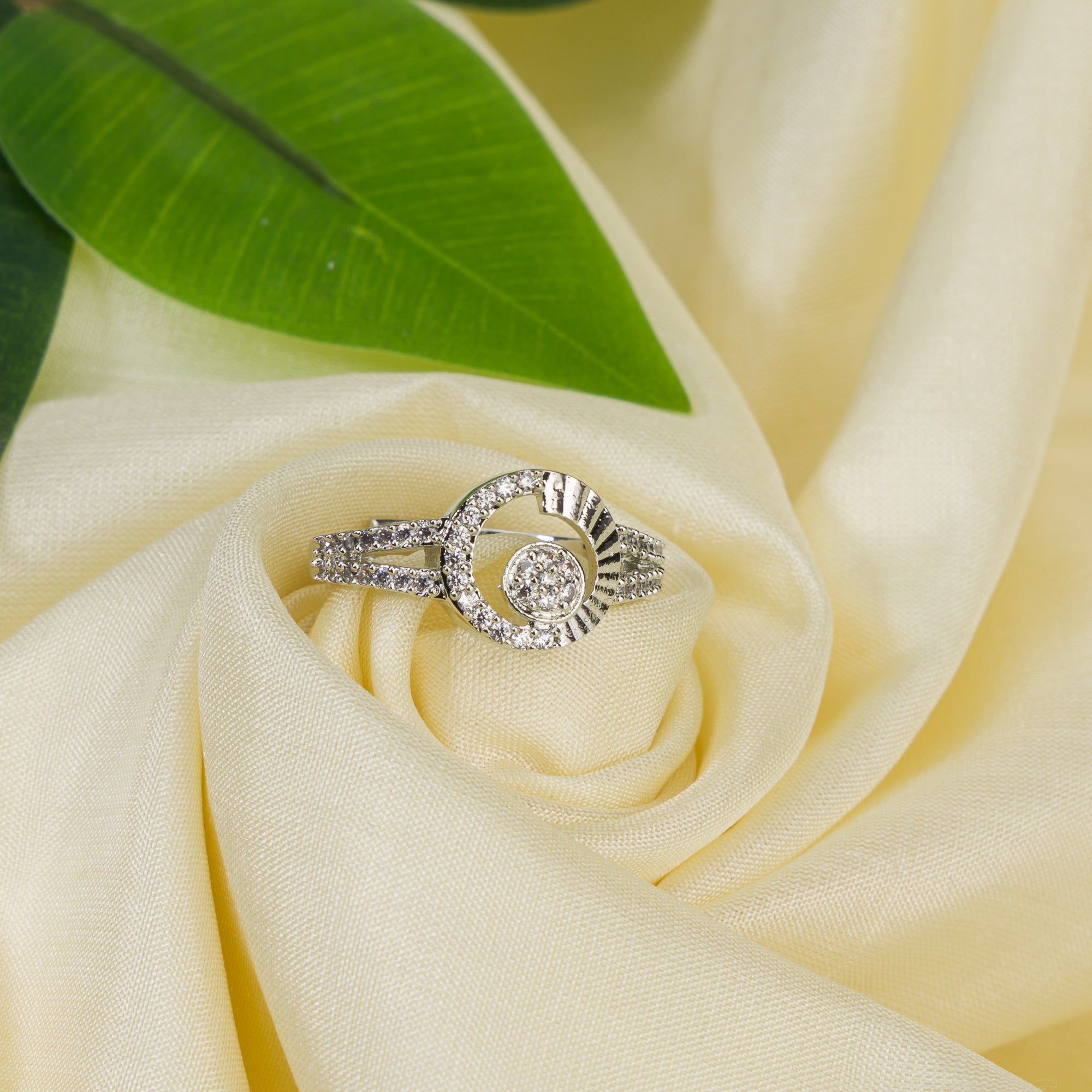 Elegant silver zircon finger ring, perfect for casual wear with its classic sparkle and simplicity.