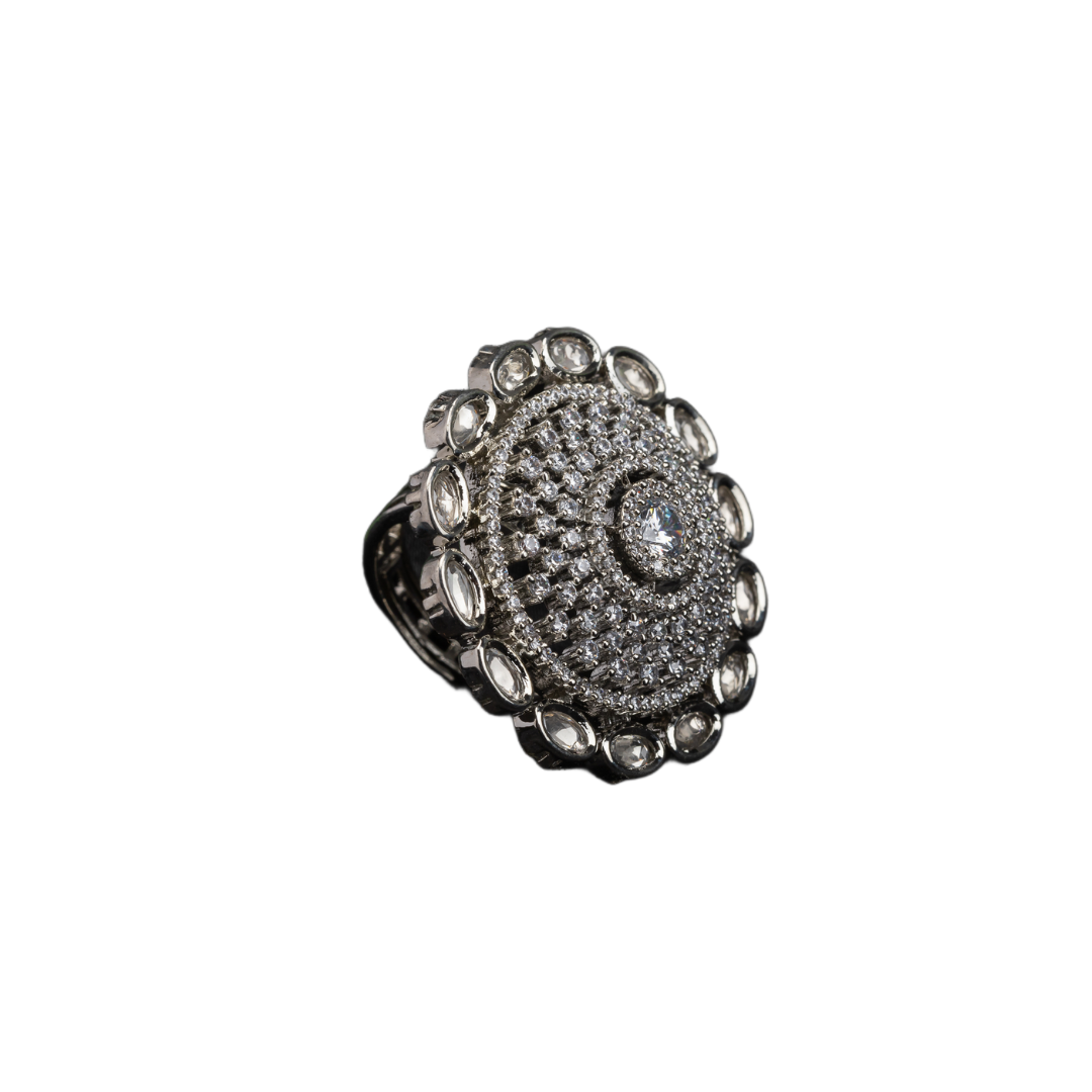 Stunning zircon finger ring in silver adds brilliance and elegance, ideal for parties.