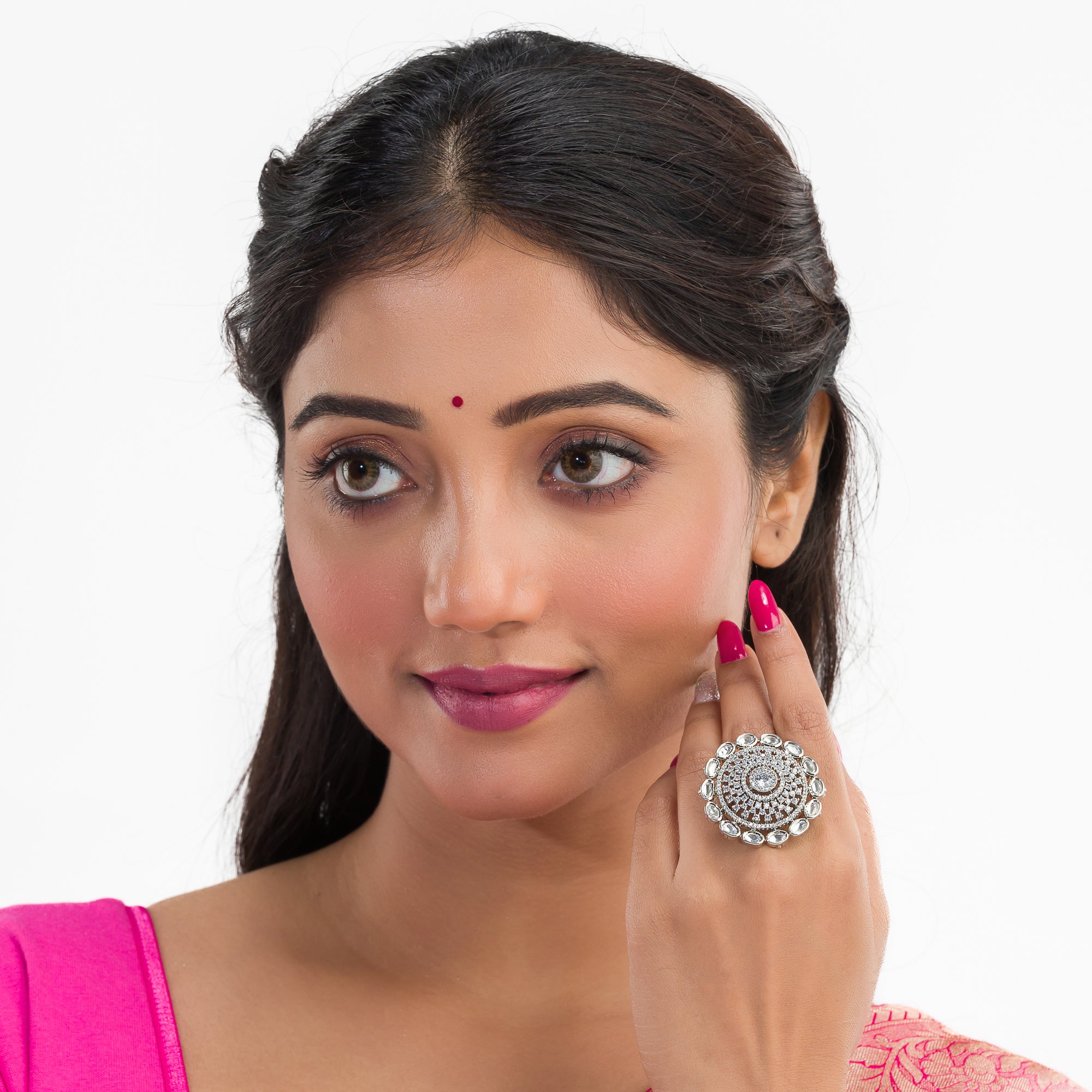 Stunning zircon finger ring in silver adds brilliance and elegance, ideal for parties.