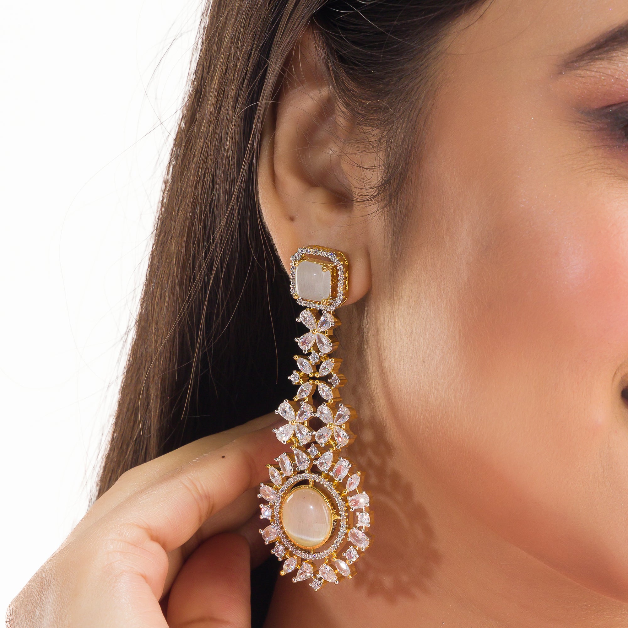 Azure zircon choker bridal set with earrings and maangtika.