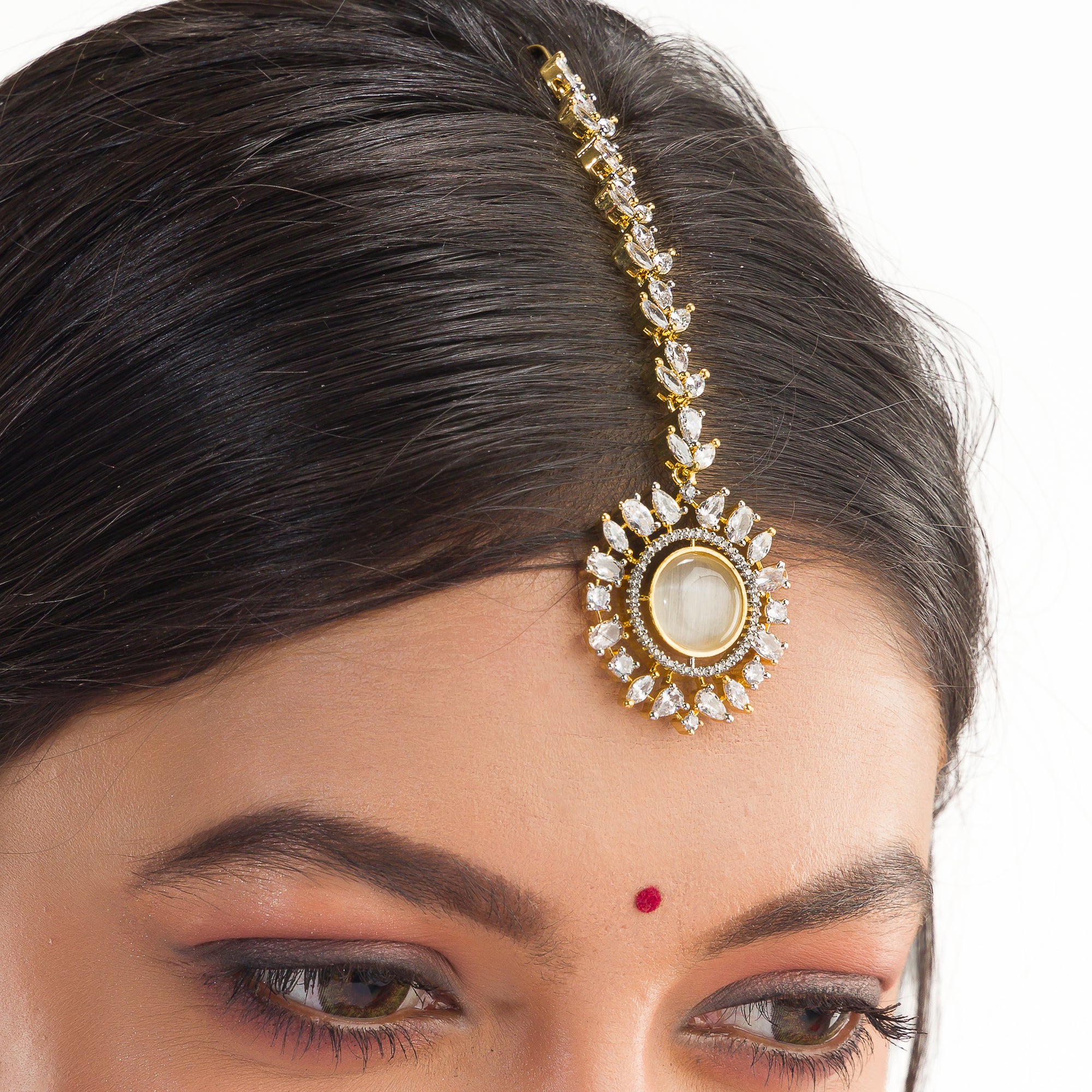 Azure zircon choker bridal set with earrings and maangtika.