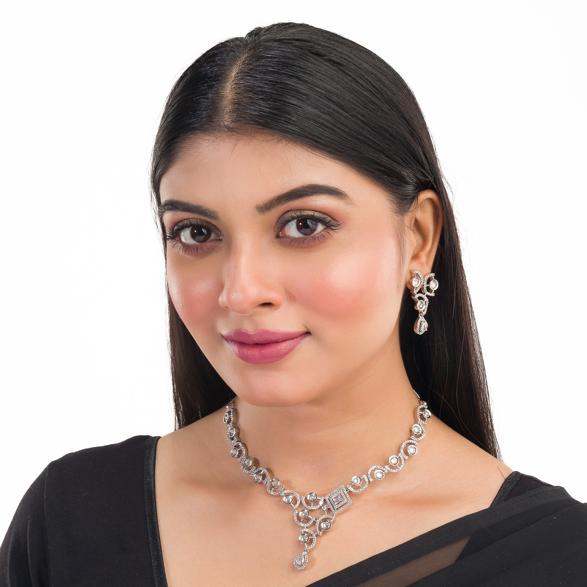 Sleek and elegant white zircon-studded necklace set for a refined party look.