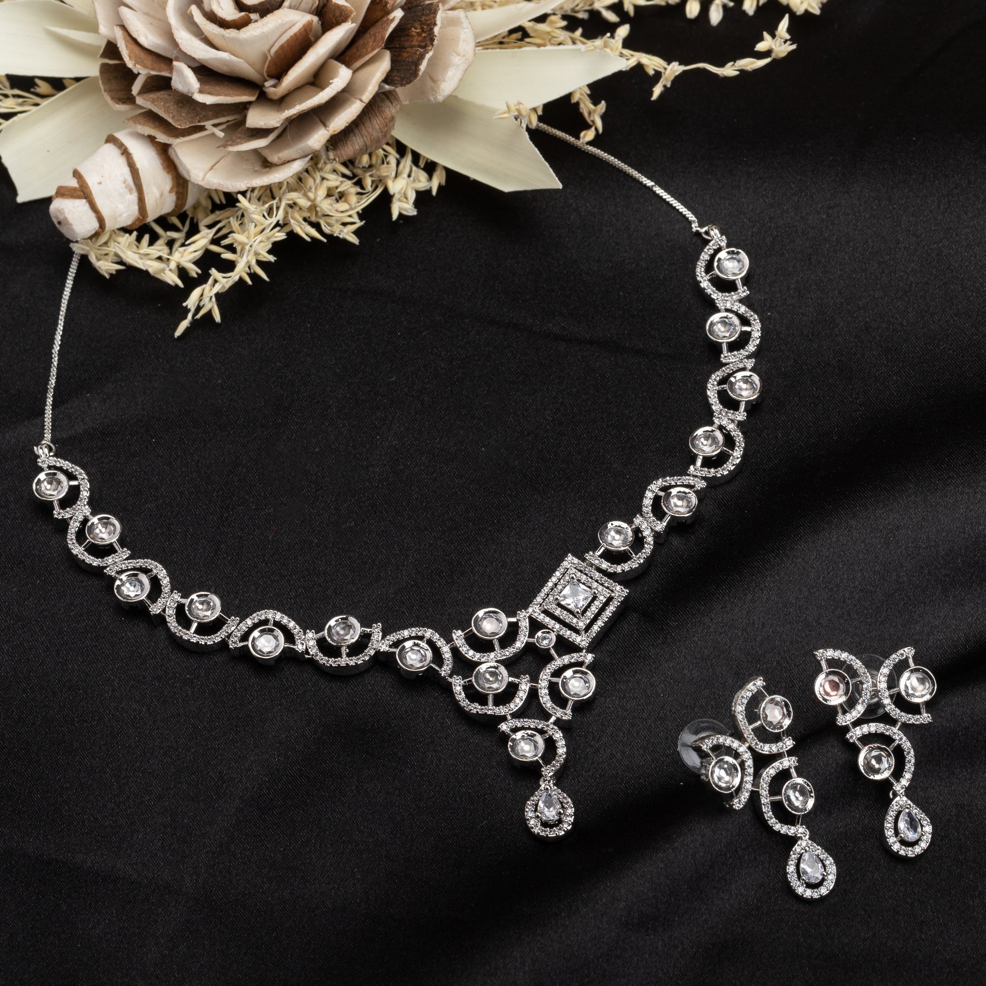 Sleek and elegant white zircon-studded necklace set for a refined party look.
