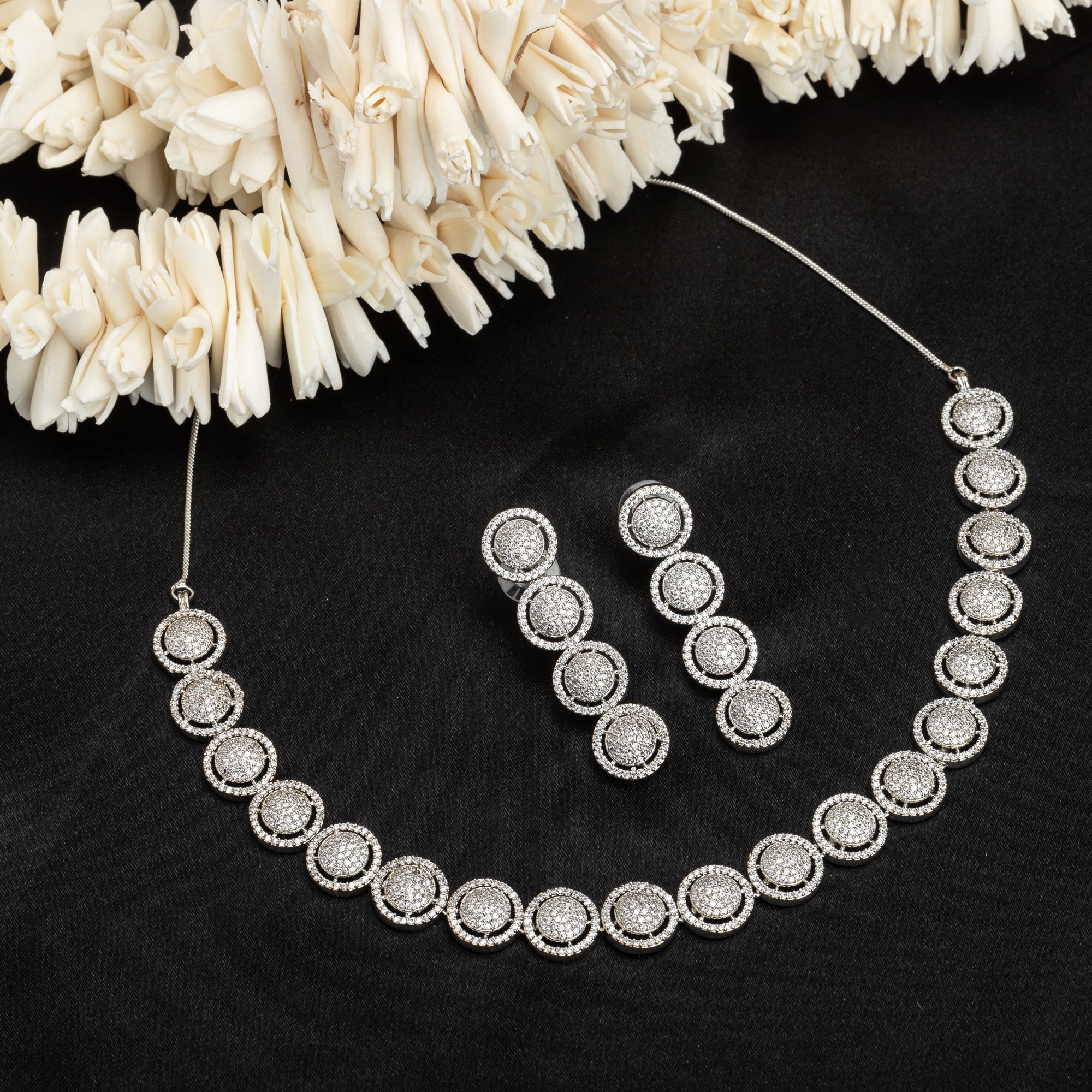 White zircon short necklace set with earrings for a refined and elegant party ensemble.