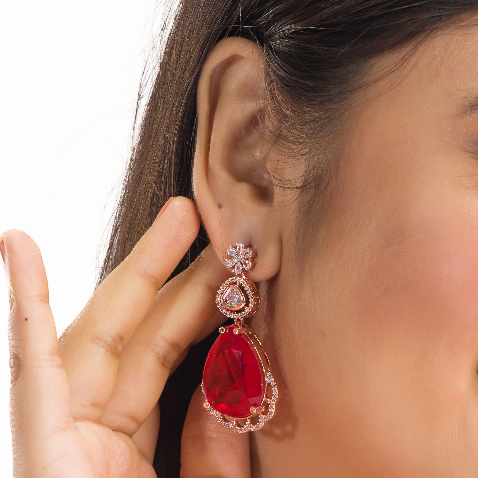 Rose gold necklace set with red stones and zircon accents for a bold and elegant party look.