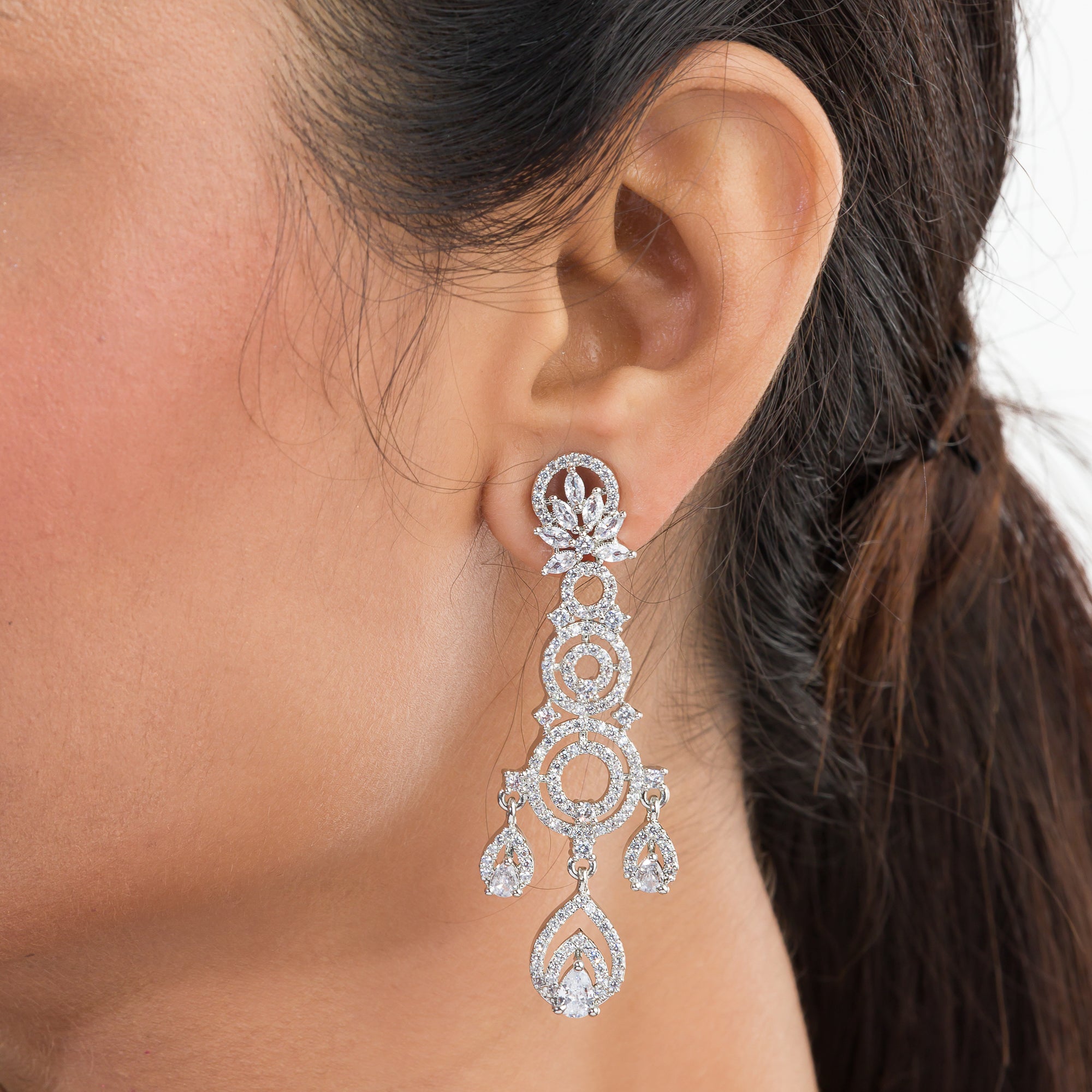 Zircon-studded silver necklace set with a dazzling, refined design for parties.