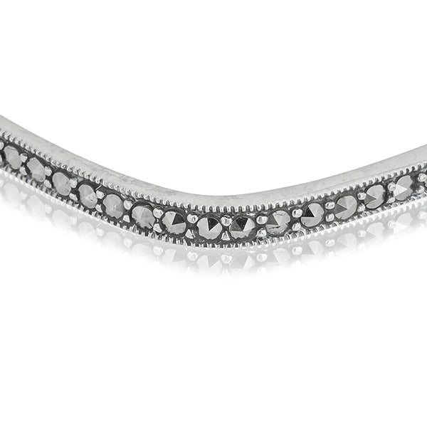 Sleek square-shaped 925 silver bracelet, modern design for casual elegance. Perfect for any look.