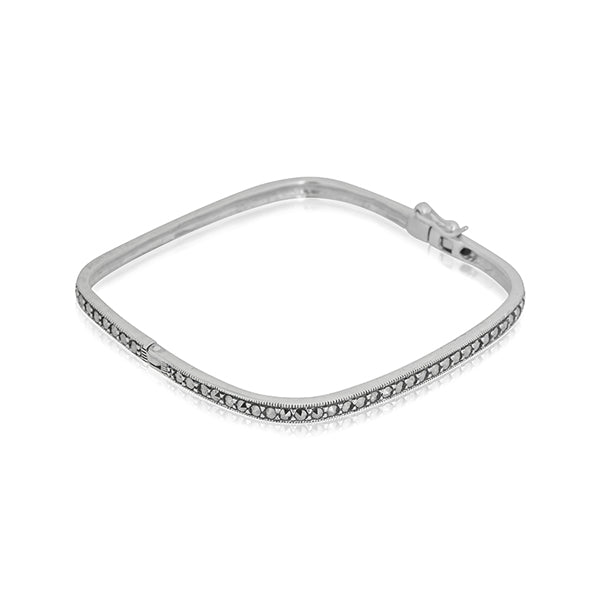 Sleek square-shaped 925 silver bracelet, modern design for casual elegance. Perfect for any look.