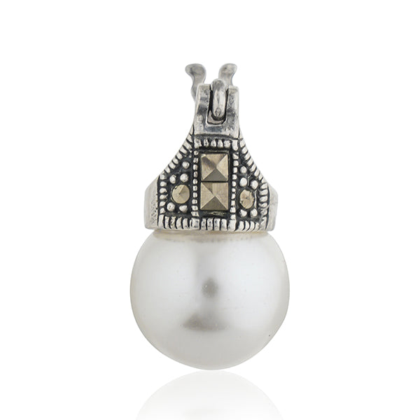 Pearl-studded 925 silver pendant set with matching earrings, adding elegance to your casual style.