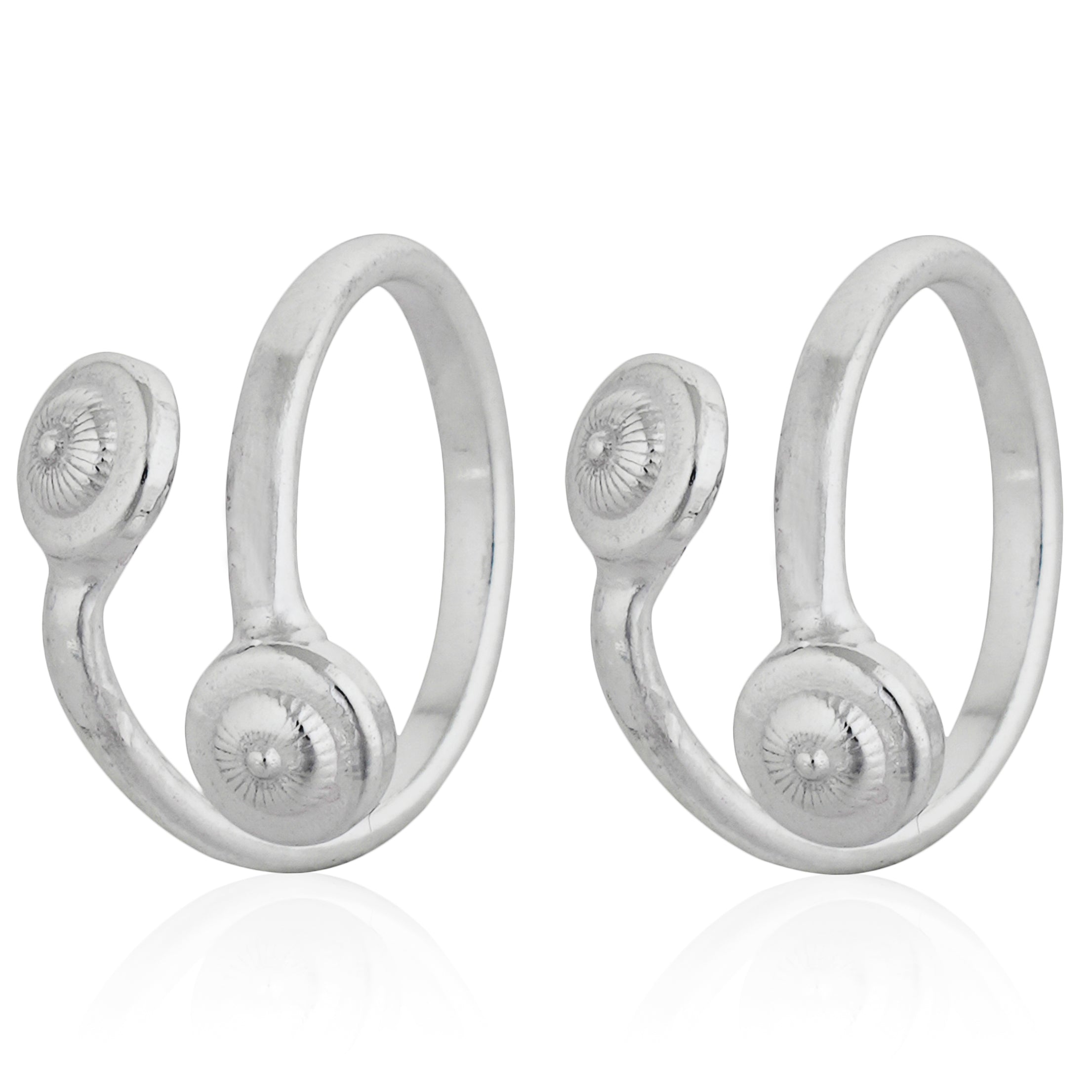 Sleek and timeless 925 silver ring, perfect for everyday elegance and crafted with precision.