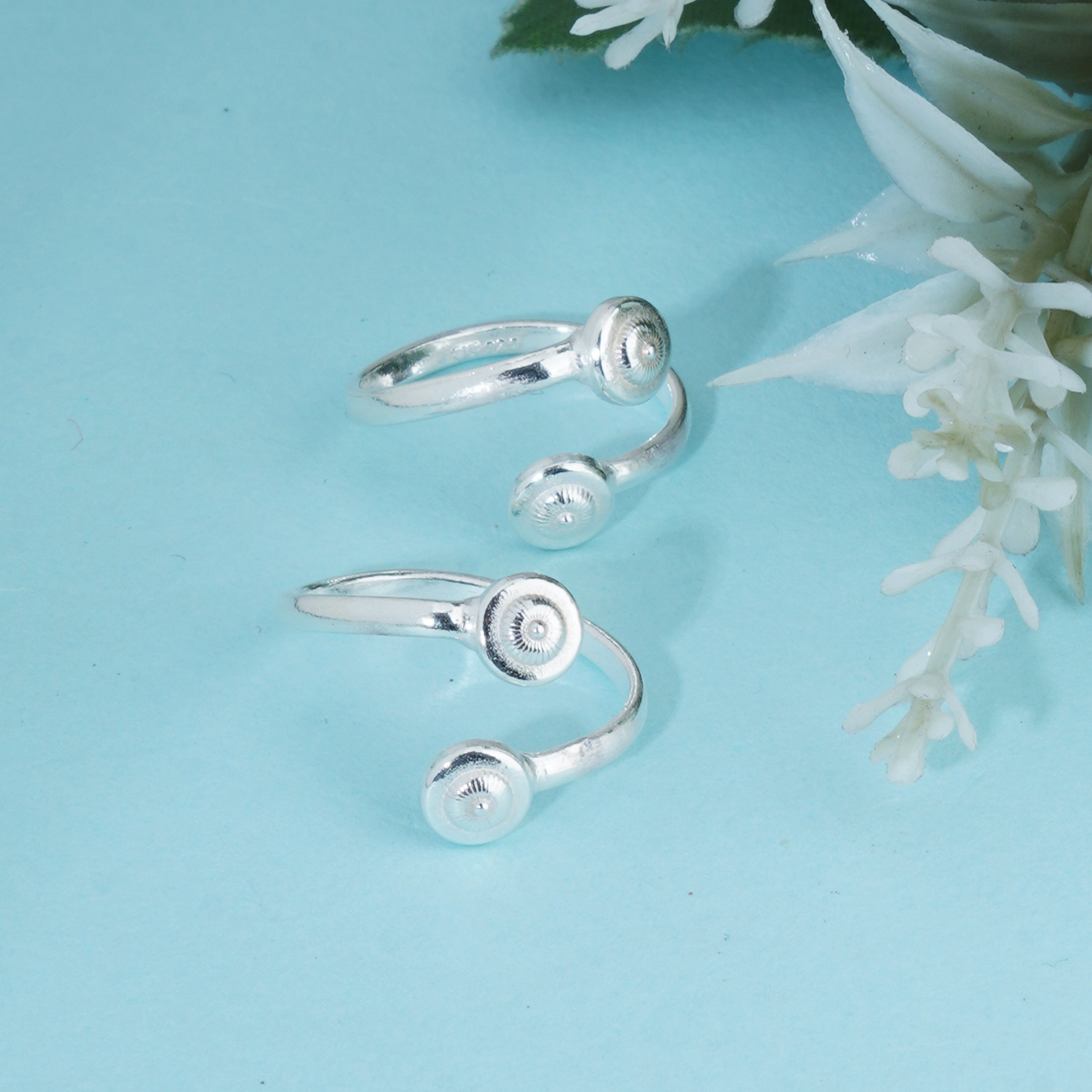 Sleek and timeless 925 silver ring, perfect for everyday elegance and crafted with precision.