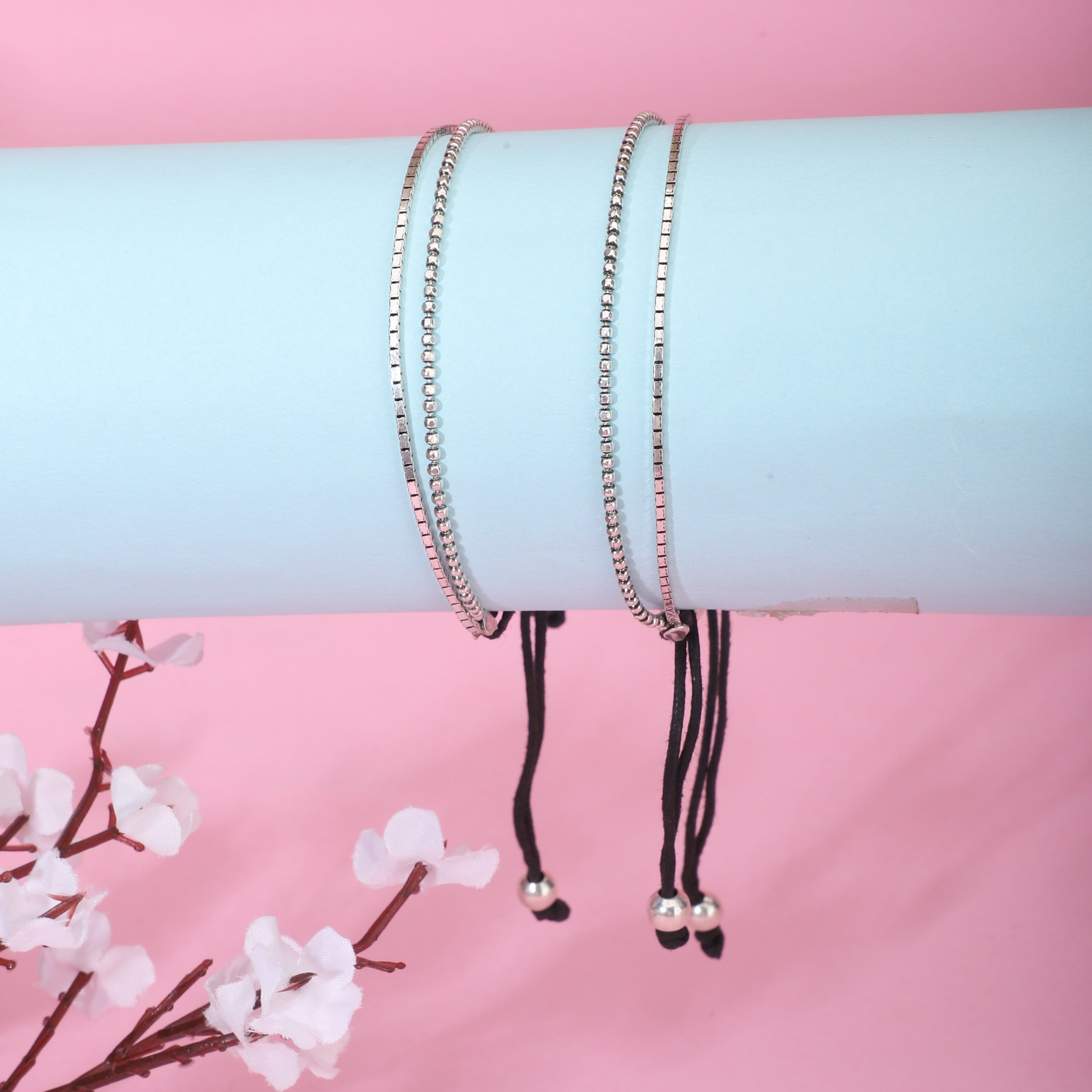 Elegant 925 silver anklet with a delicate design, offering subtle sophistication for casual wear.