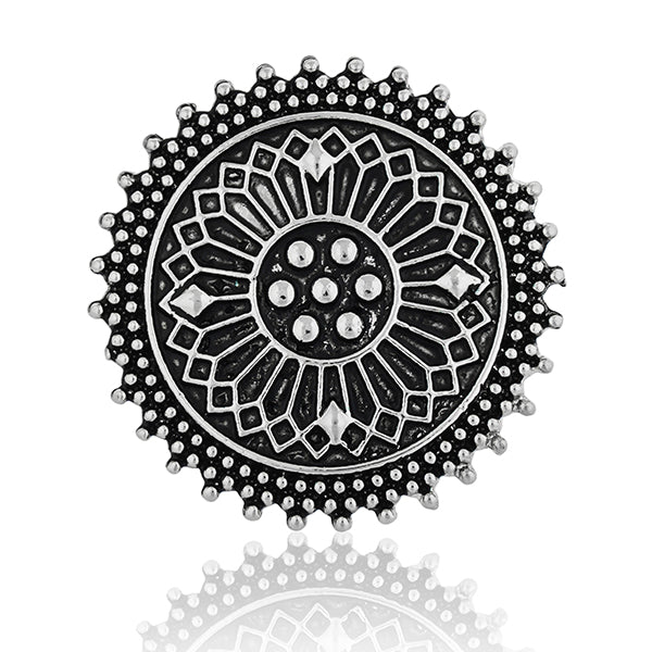 Timeless oxidized silver ring with beautiful detailing and a vintage charm.